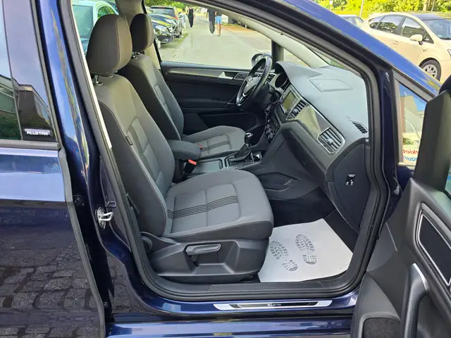 Volkswagen Golf Sportsvan view 8