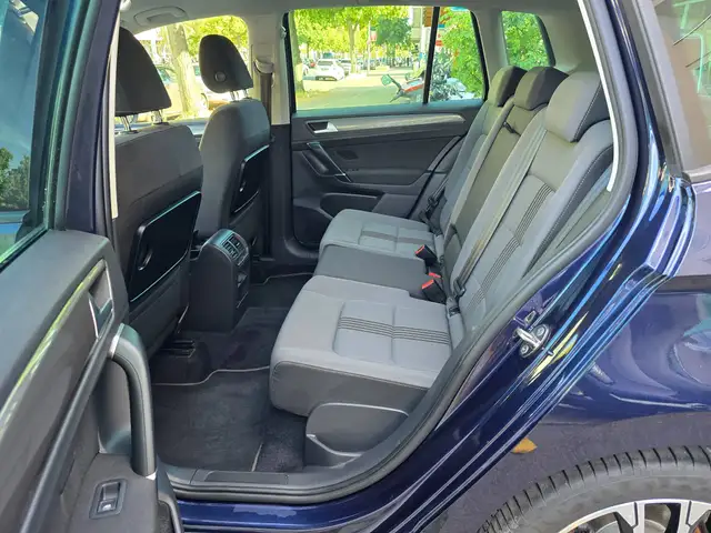Volkswagen Golf Sportsvan view 9