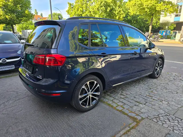 Volkswagen Golf Sportsvan view 4