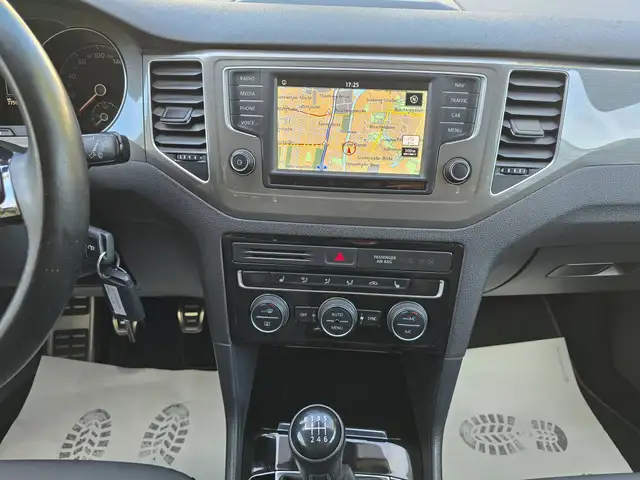 Volkswagen Golf Sportsvan view 13