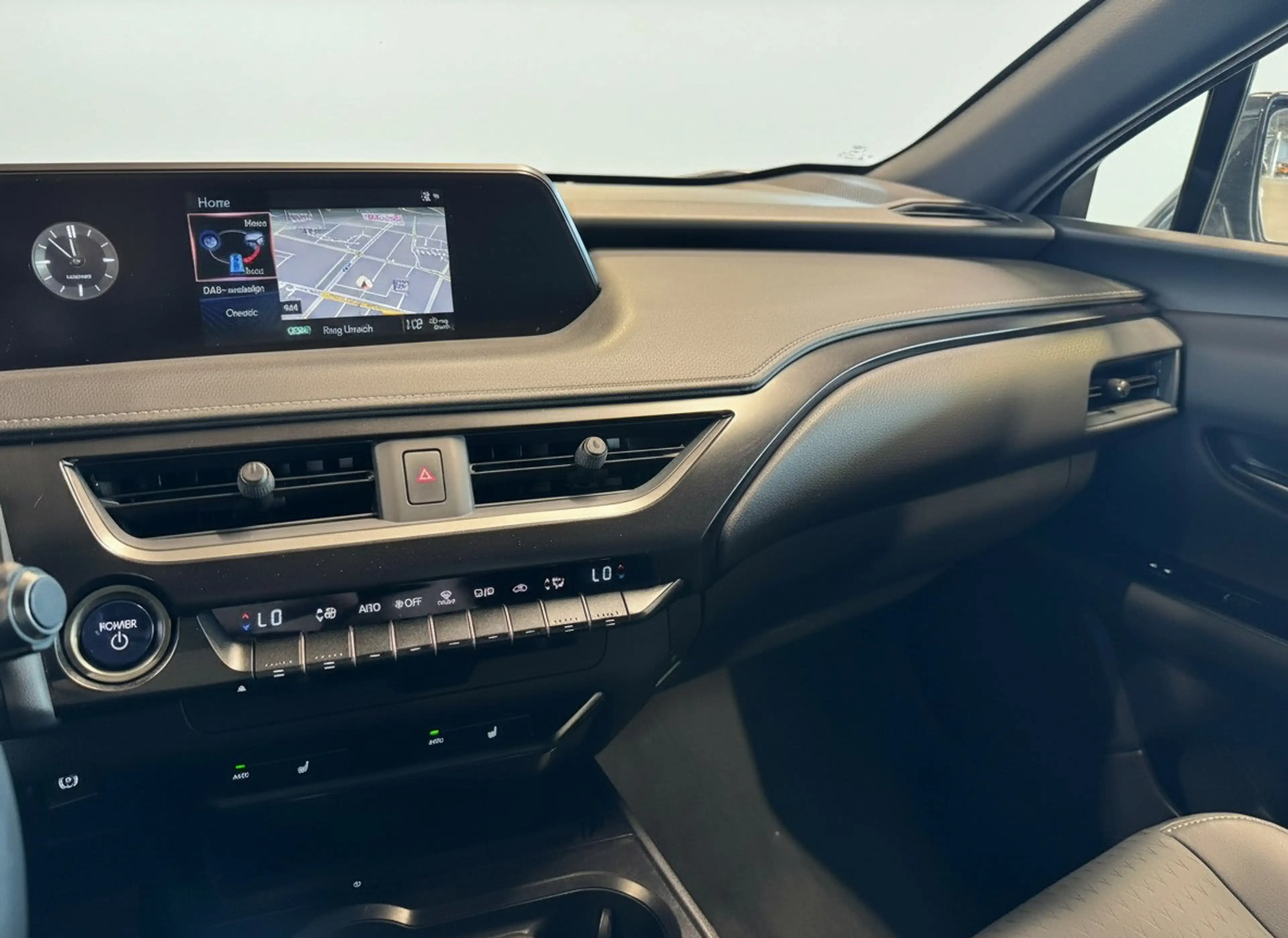 Lexus UX 250h Luxury Line | Carplay | Stoelverwarming | Adaptive — photo 15