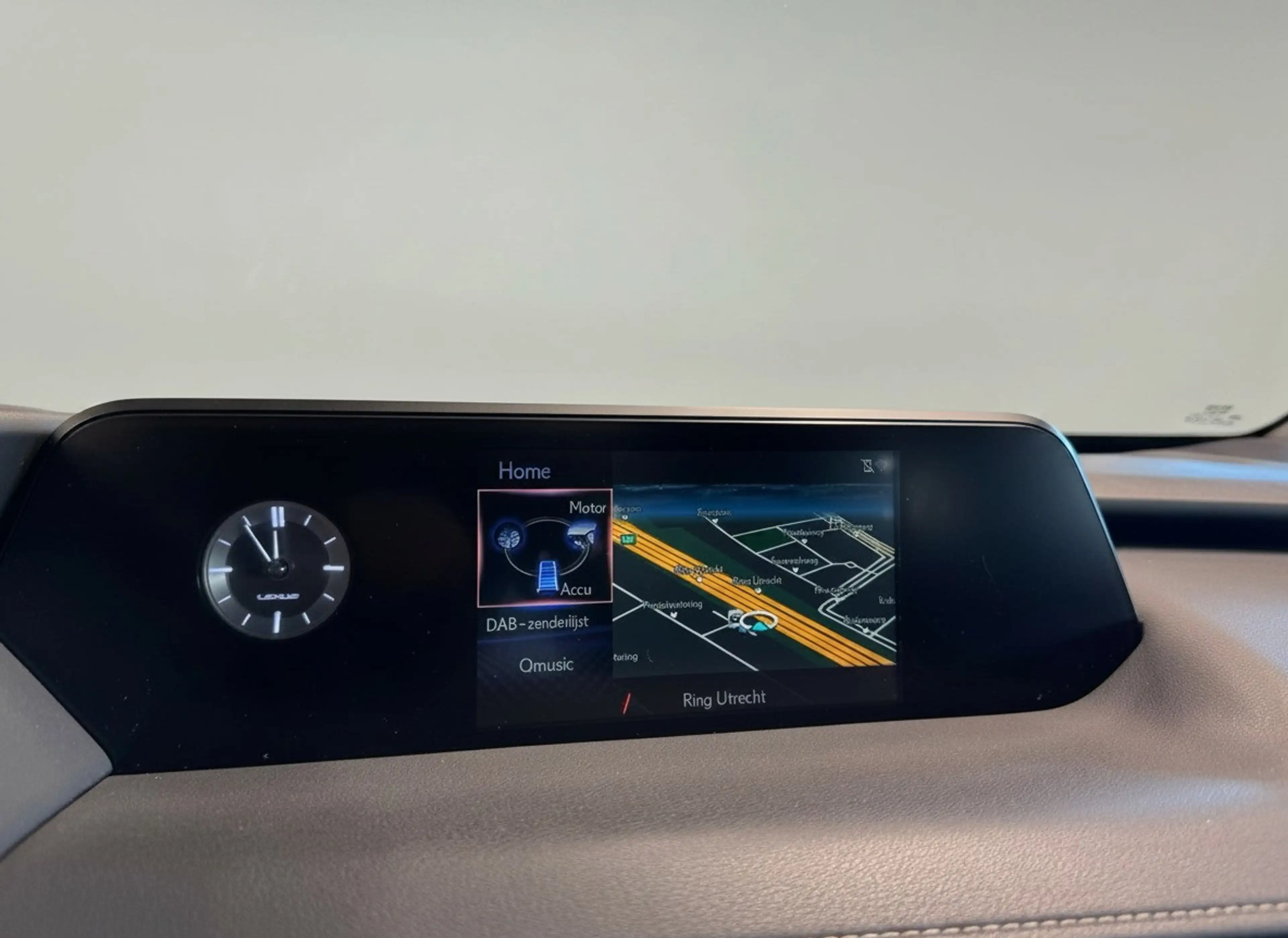 Lexus UX 250h Luxury Line | Carplay | Stoelverwarming | Adaptive — photo 14