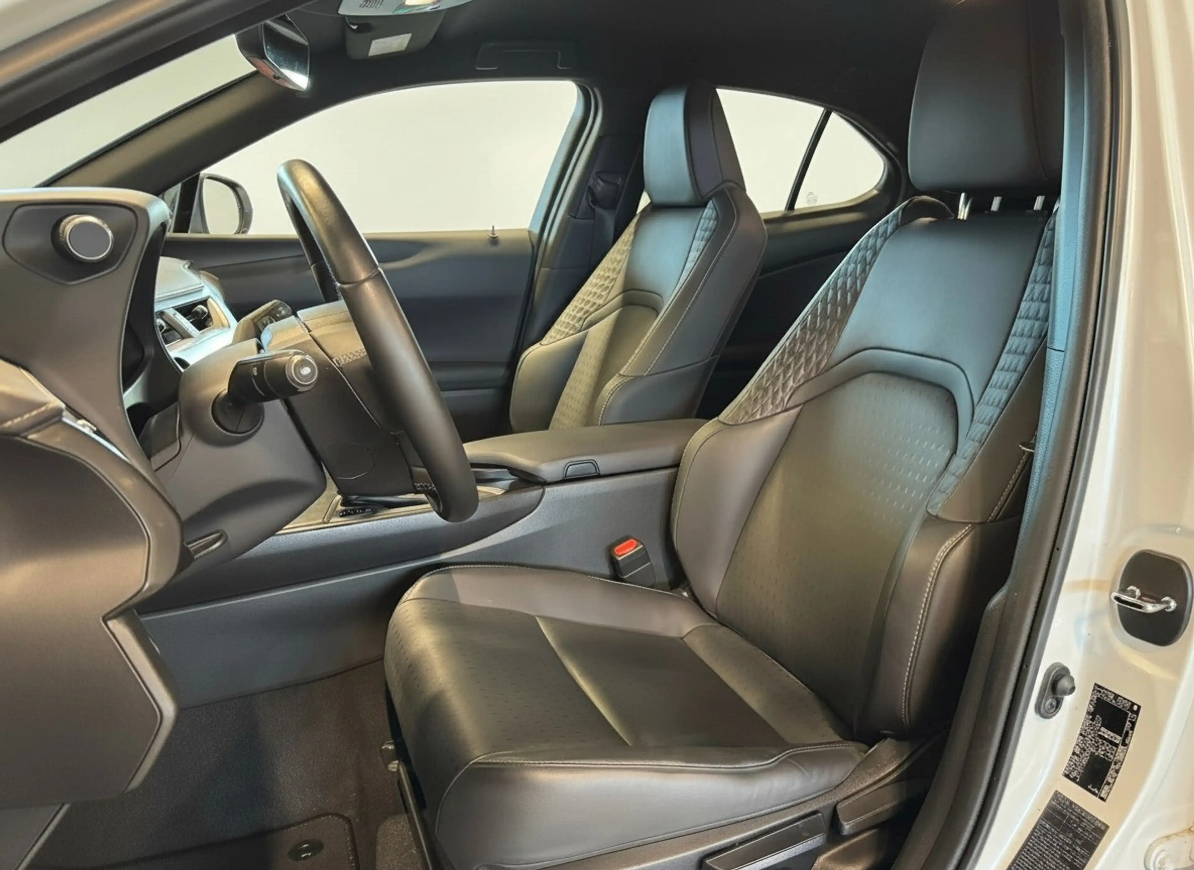 Lexus UX 250h Luxury Line | Carplay | Stoelverwarming | Adaptive — photo 5