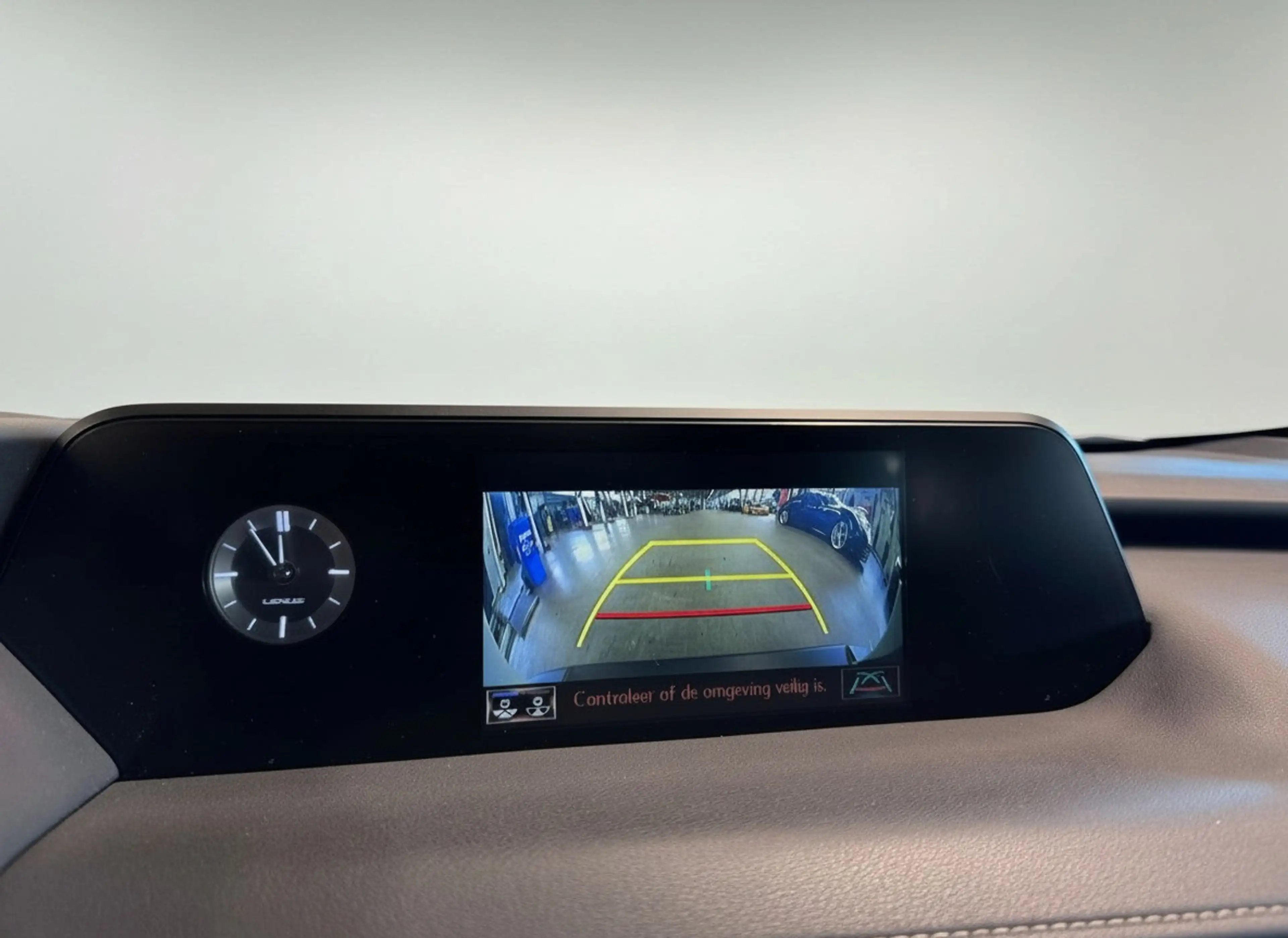 Lexus UX 250h Luxury Line | Carplay | Stoelverwarming | Adaptive — photo 13