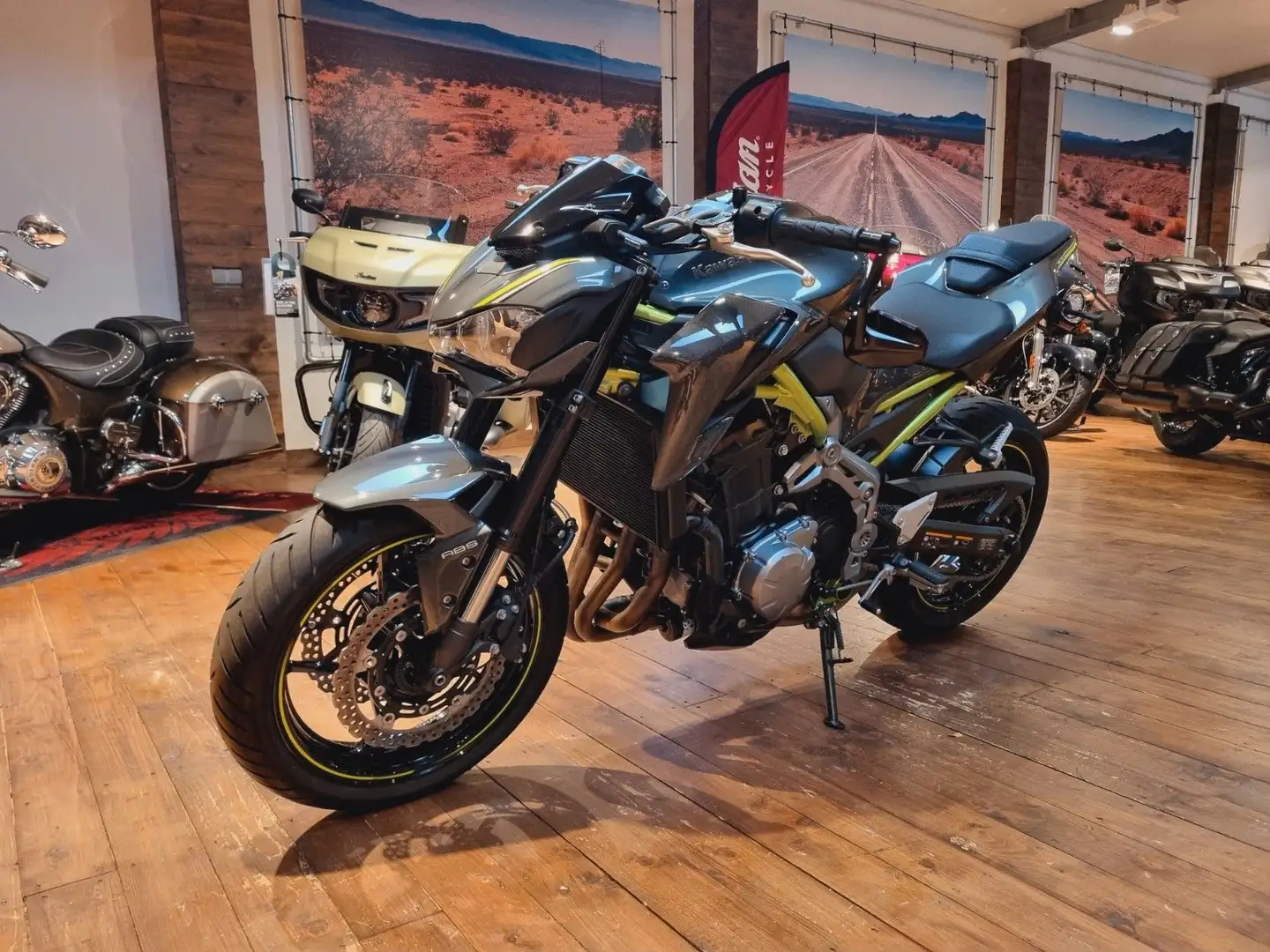 Kawasaki Z 900 Extras & Top" 100 Jahre (EUR 250/4,99 % Schwarz - 2