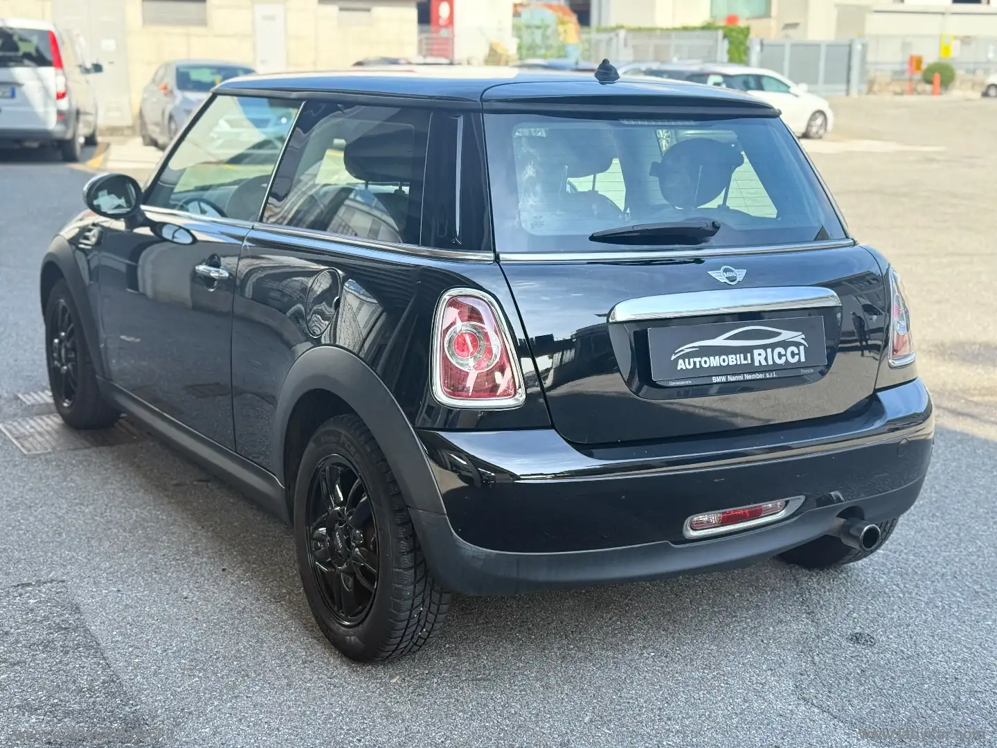 MINI Cooper One Schwarz - 2