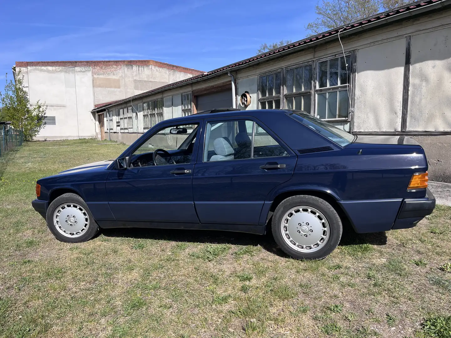 Mercedes-Benz 190 D 2.5 - 1