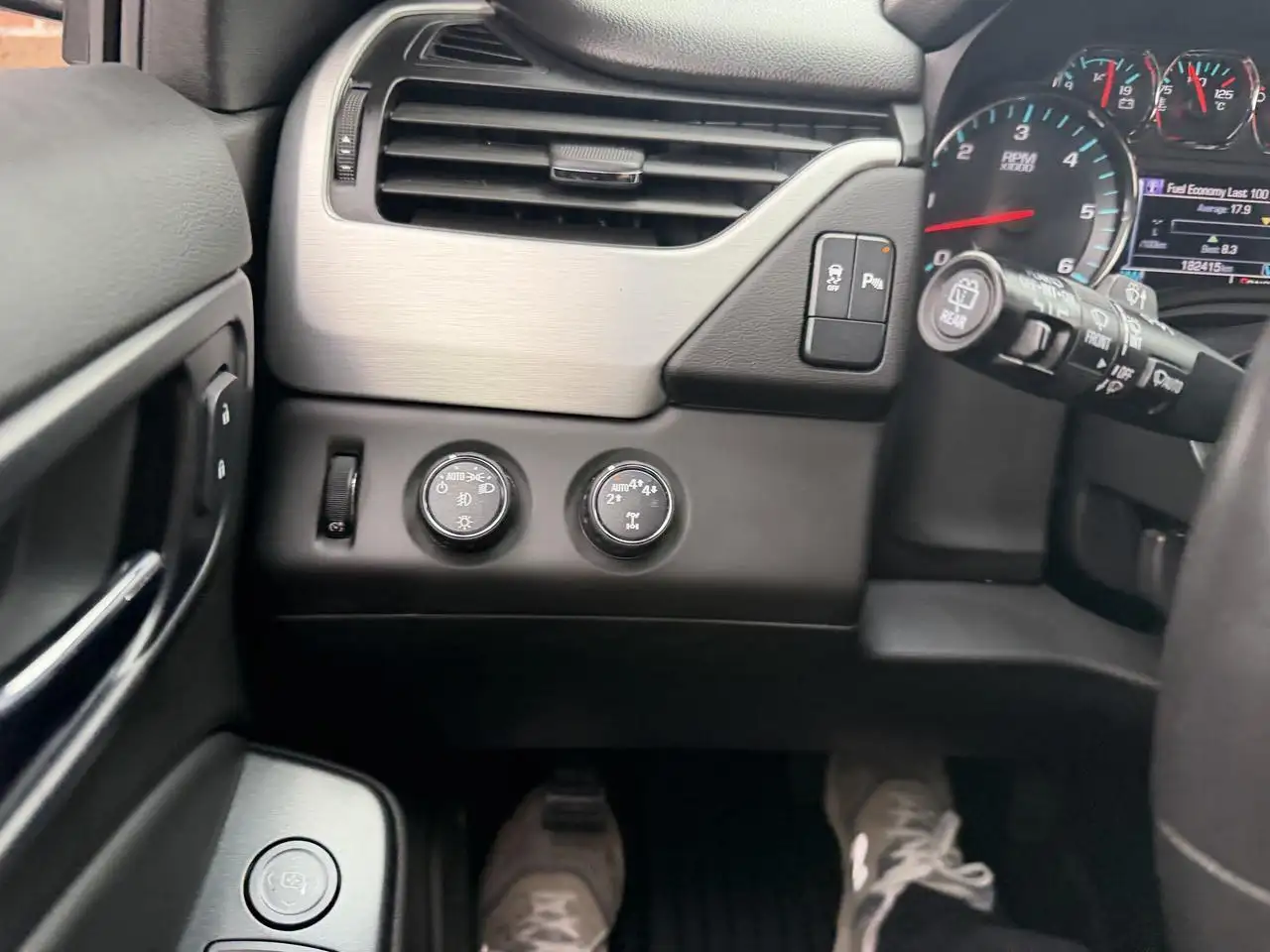 GMC Yukon снимка GMC Yukon