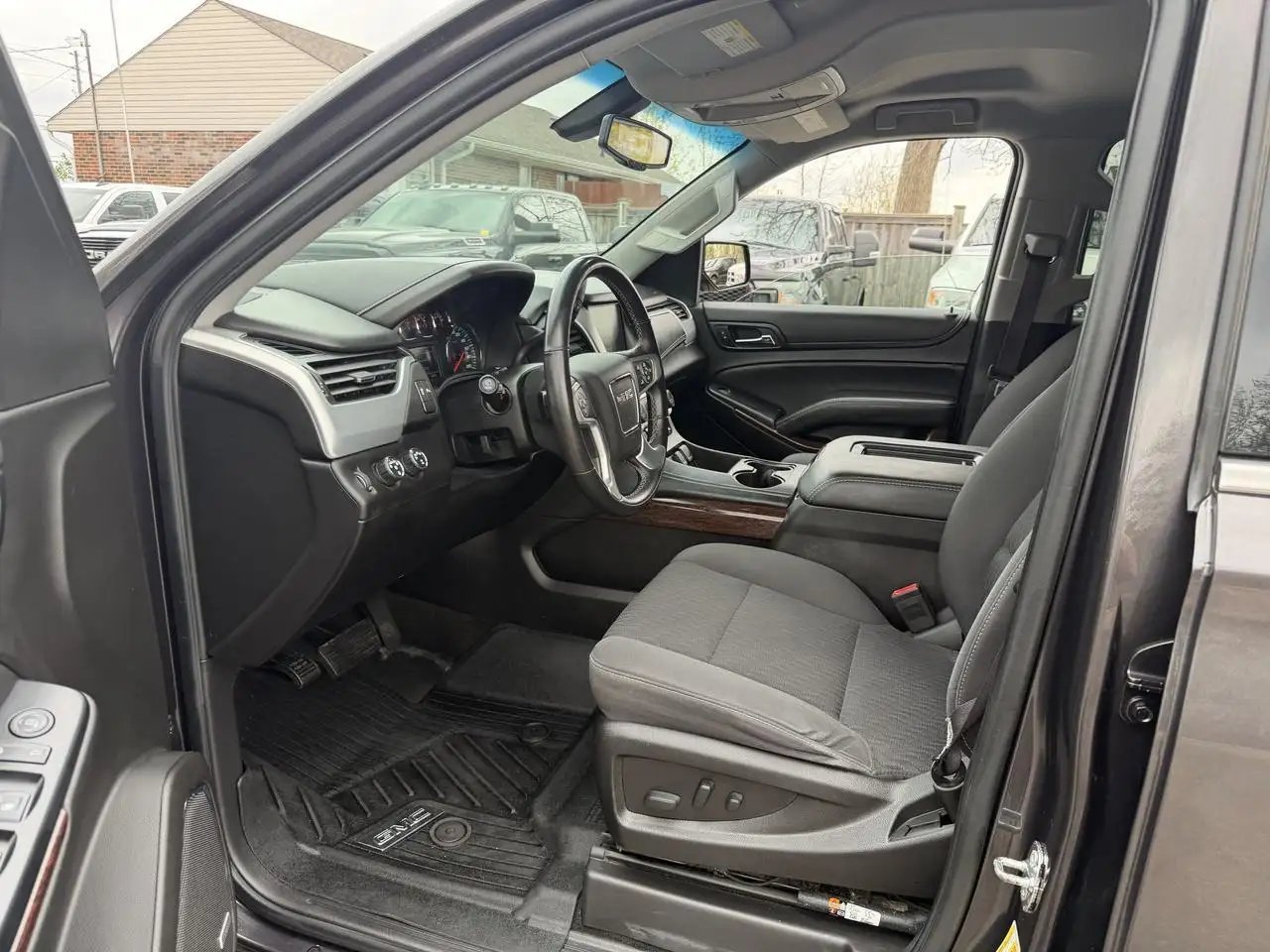 GMC Yukon снимка GMC Yukon