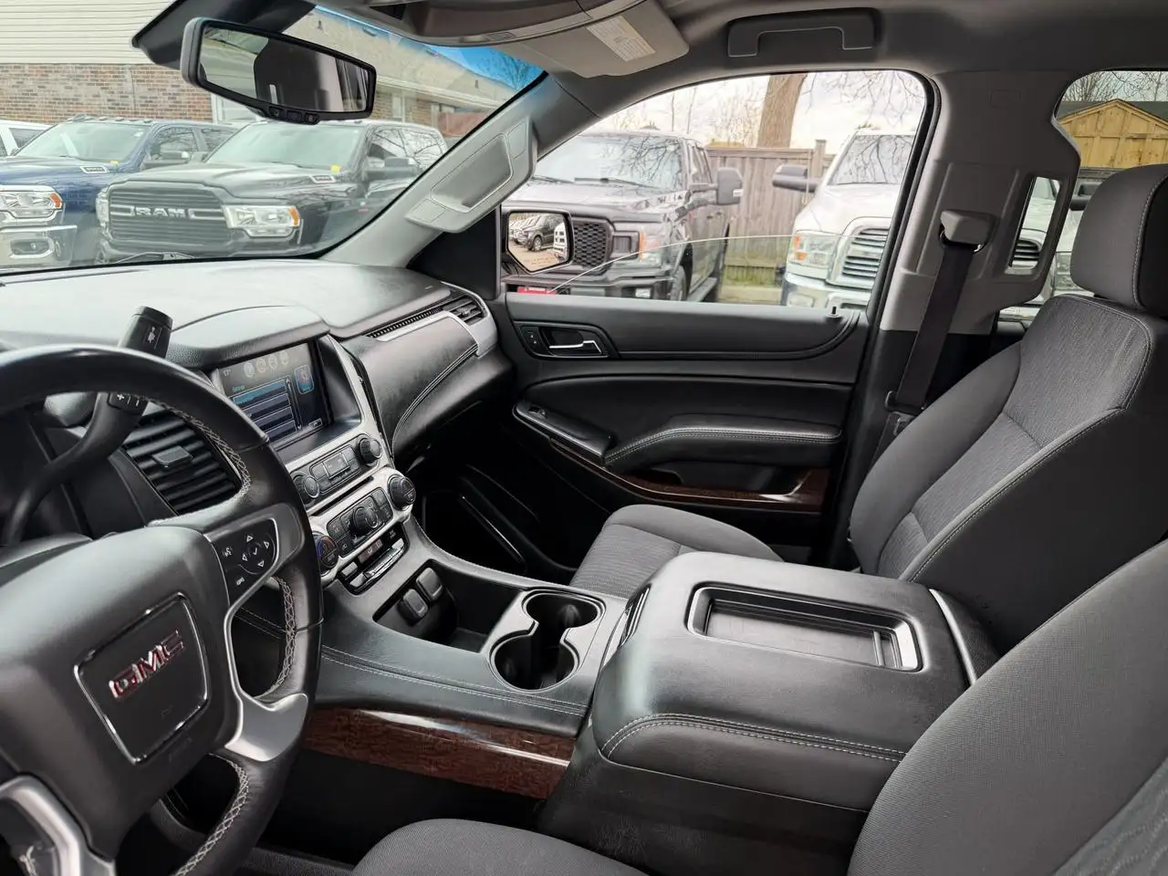 GMC Yukon снимка GMC Yukon
