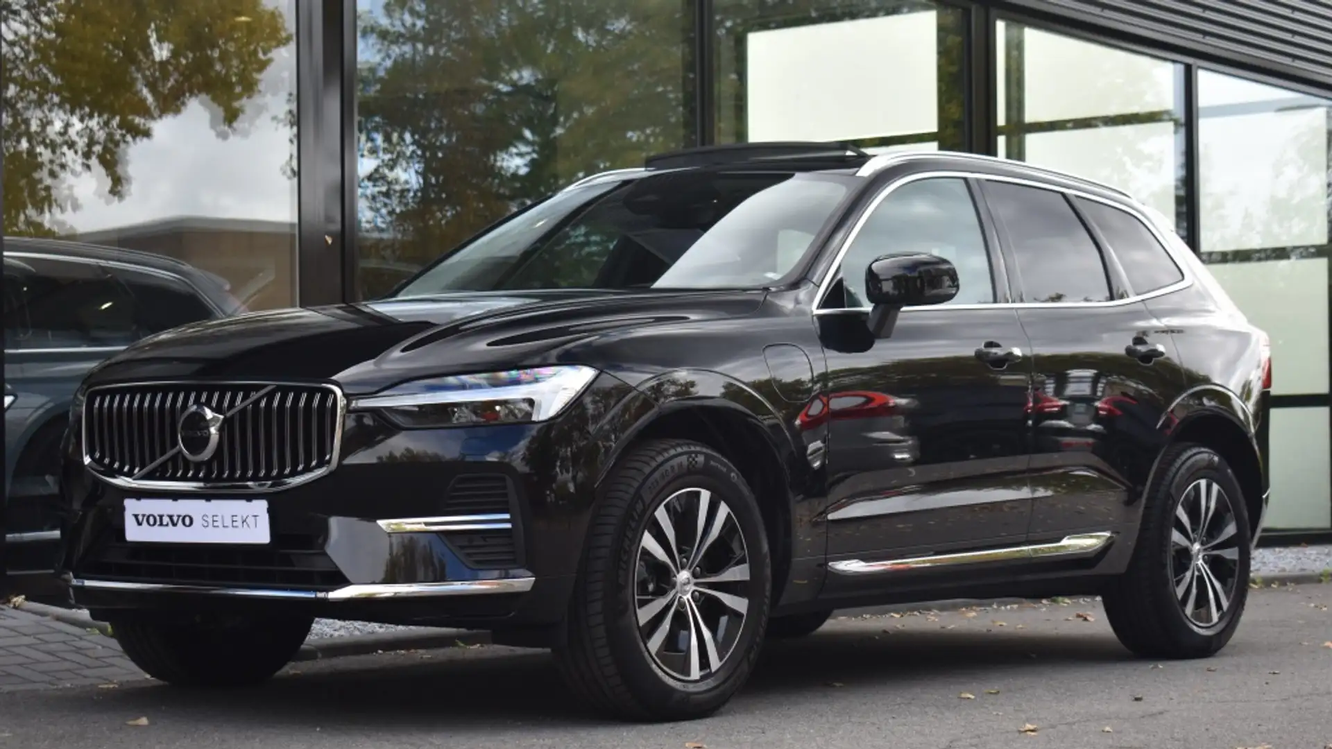 Volvo XC60 T6 350pk AWD Core Bright | Getint Glas | Camera | Noir - 2