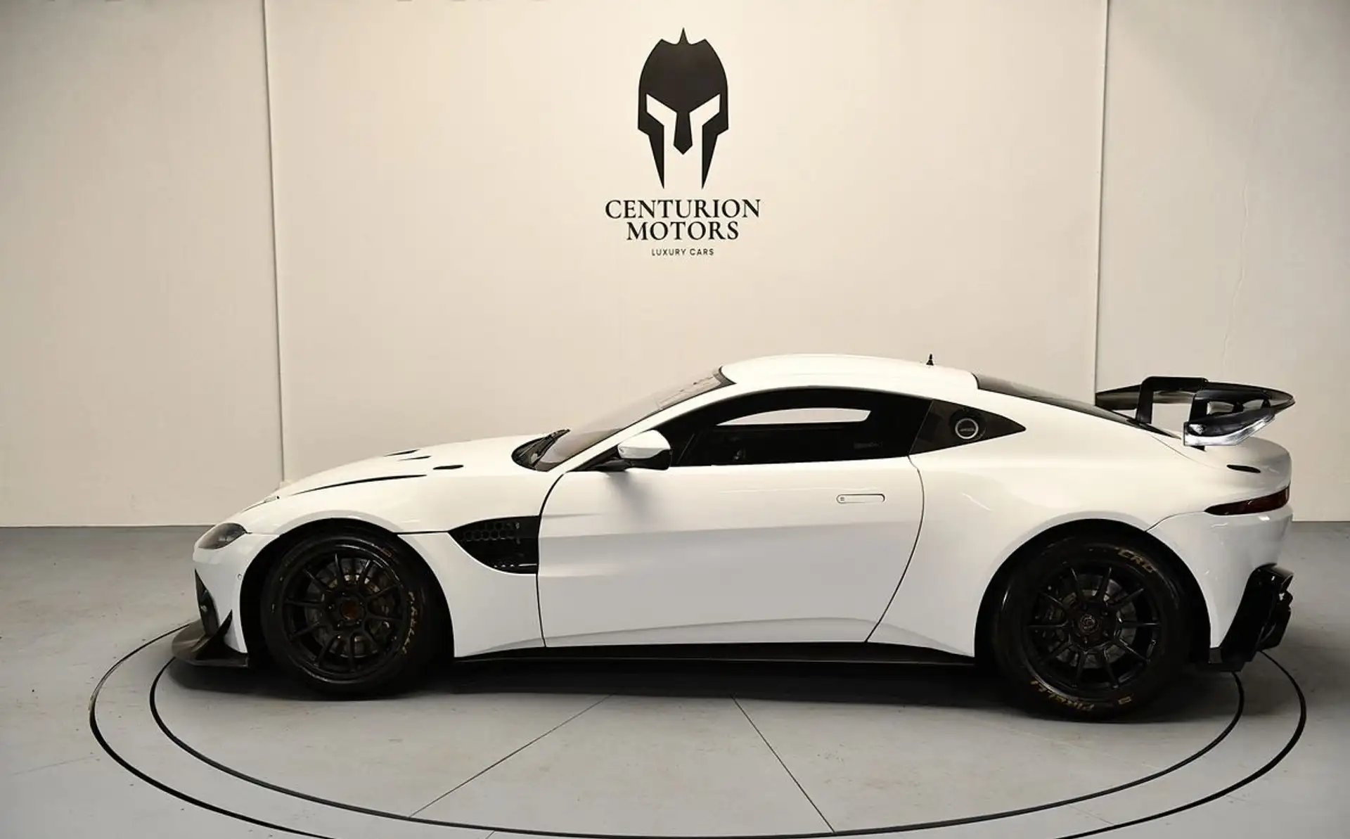 애스턴마틴 밴티지 V8 Coupe 2022 흰색 사진 6