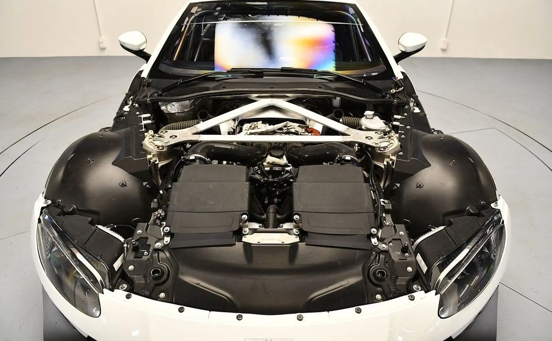 애스턴마틴 밴티지 V8 Coupe 2022 흰색 사진 8