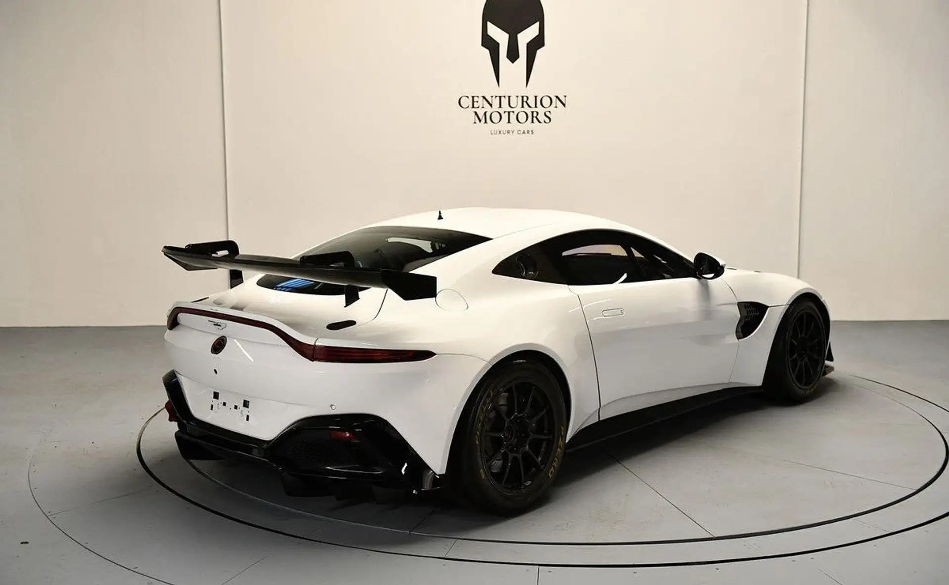 애스턴마틴 밴티지 V8 Coupe 2022 흰색 사진 4