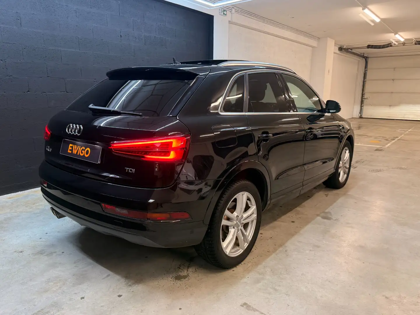 Audi Q3 2.0 TDI 120 S-LINE S-TRONIC / TOIT PANO - 2