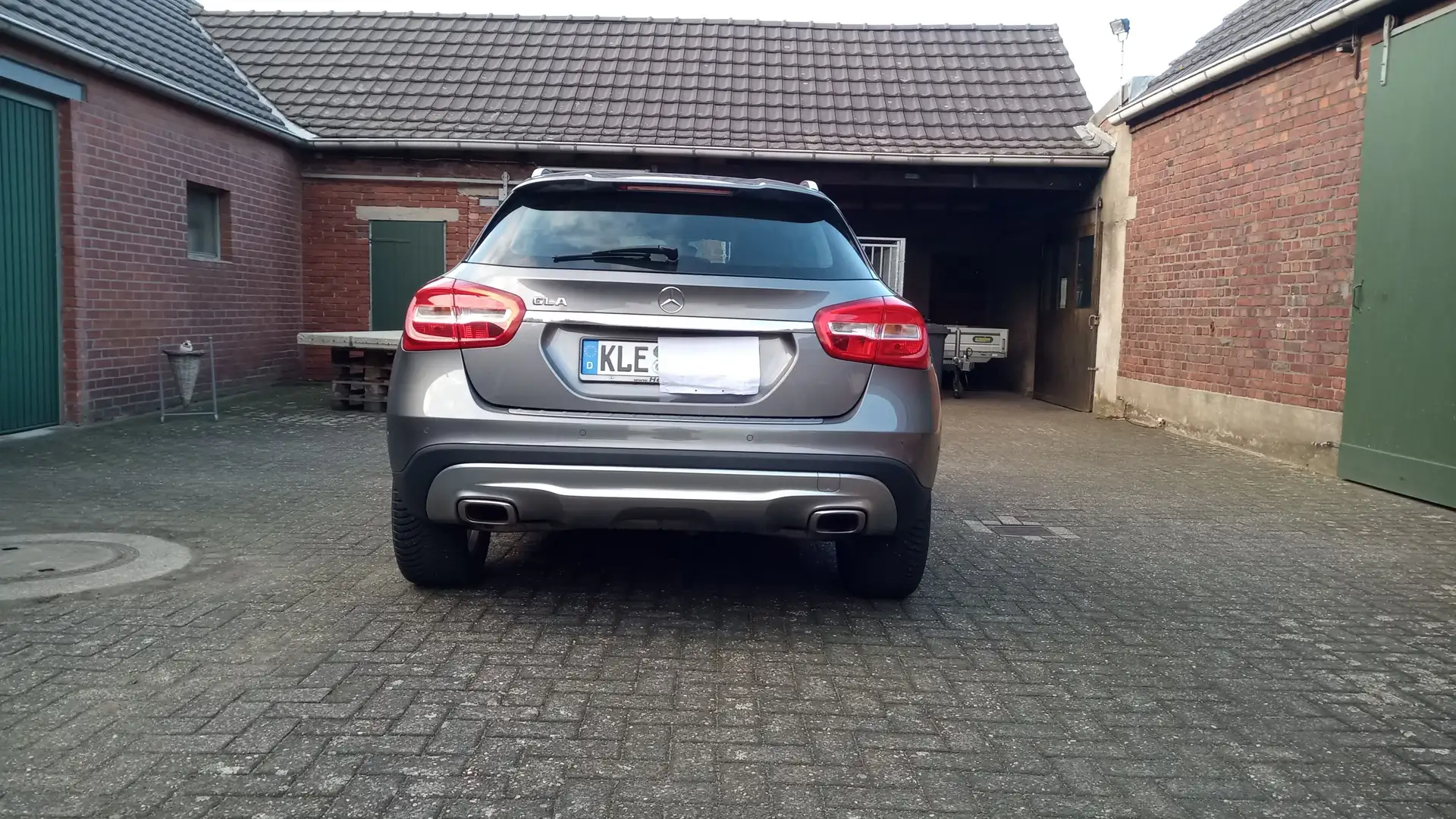 Mercedes-Benz GLA 180 GLA 180 7G-DCT Urban, Klima, AHK, Navi Szürke - 2