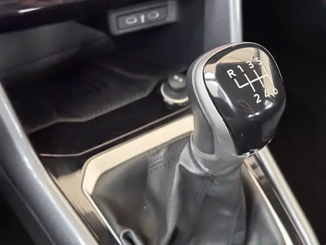 Volkswagen T-Roc view 27