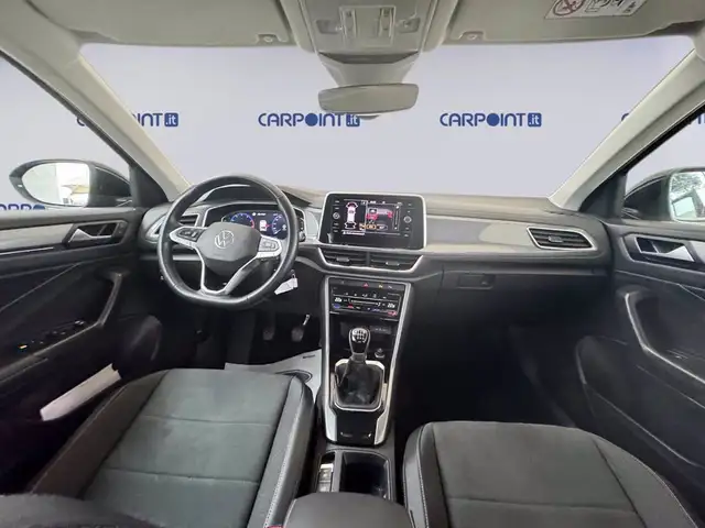 Volkswagen T-Roc view 12