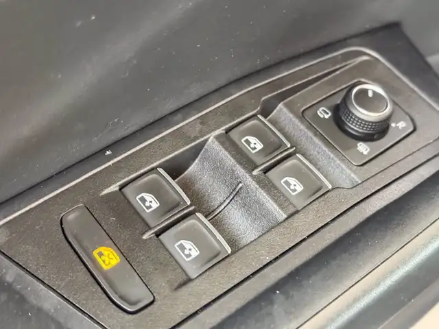 Volkswagen T-Roc view 21