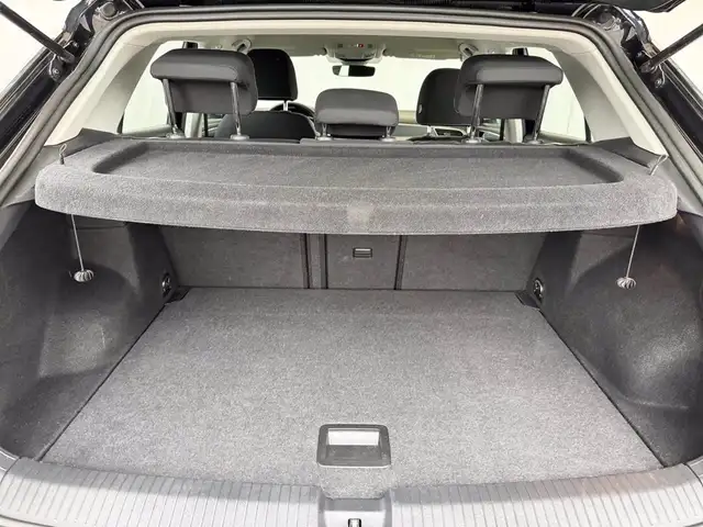 Volkswagen T-Roc view 13