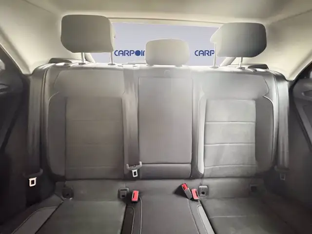 Volkswagen T-Roc view 11