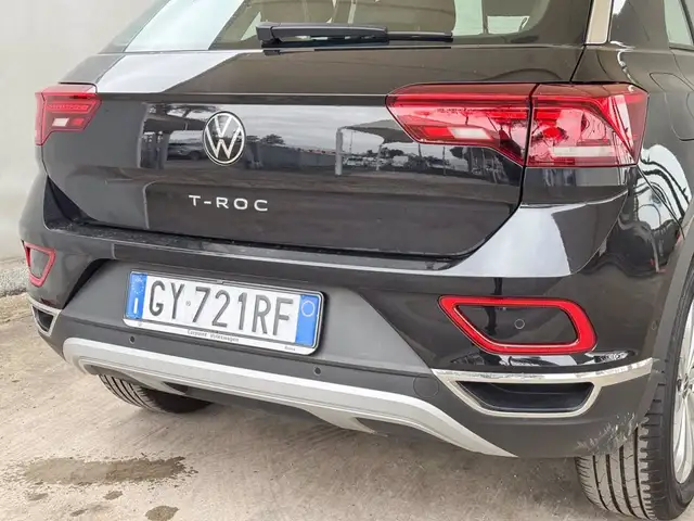 Volkswagen T-Roc view 19
