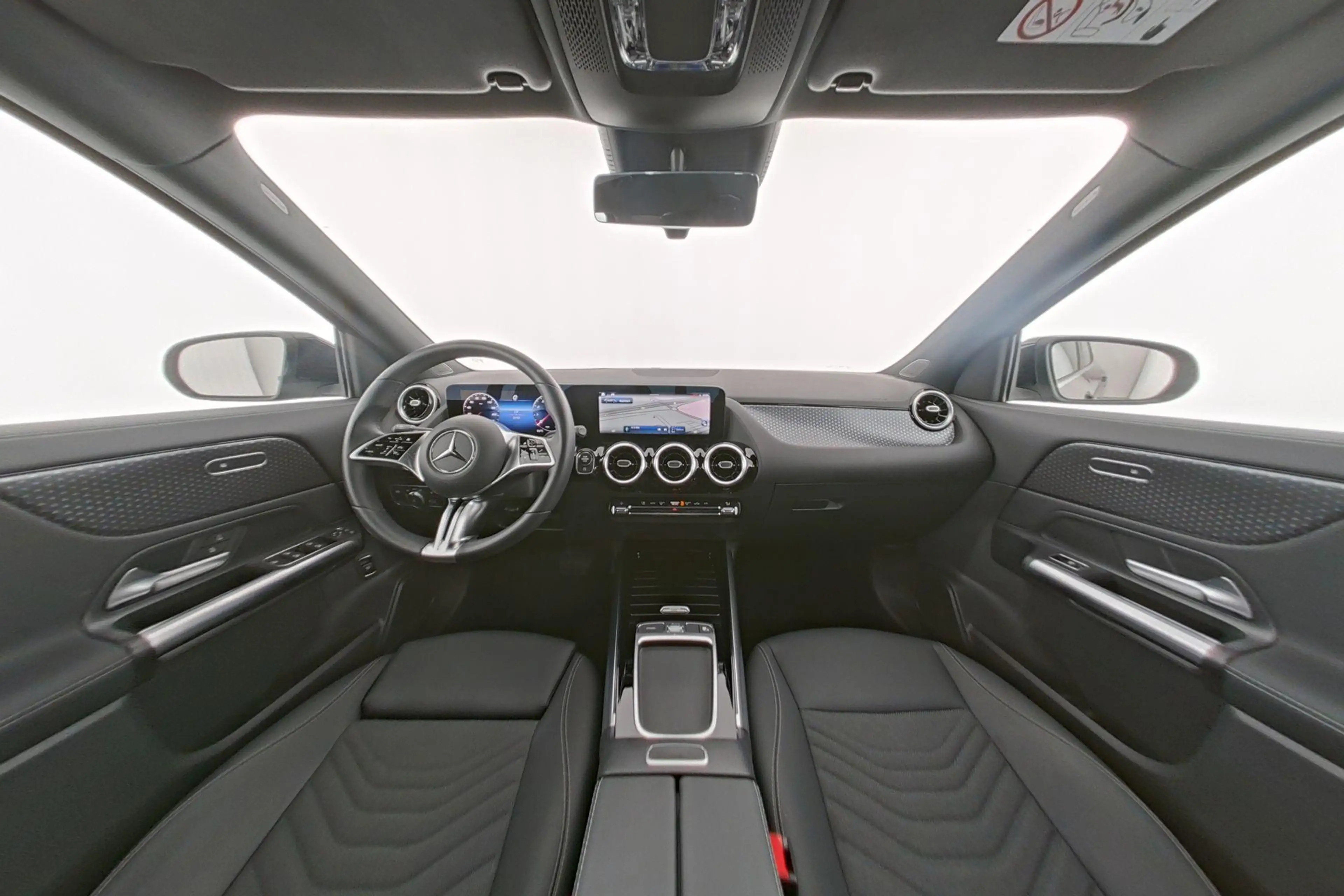 Mercedes-Benz GLA 180 Business Line — photo 12
