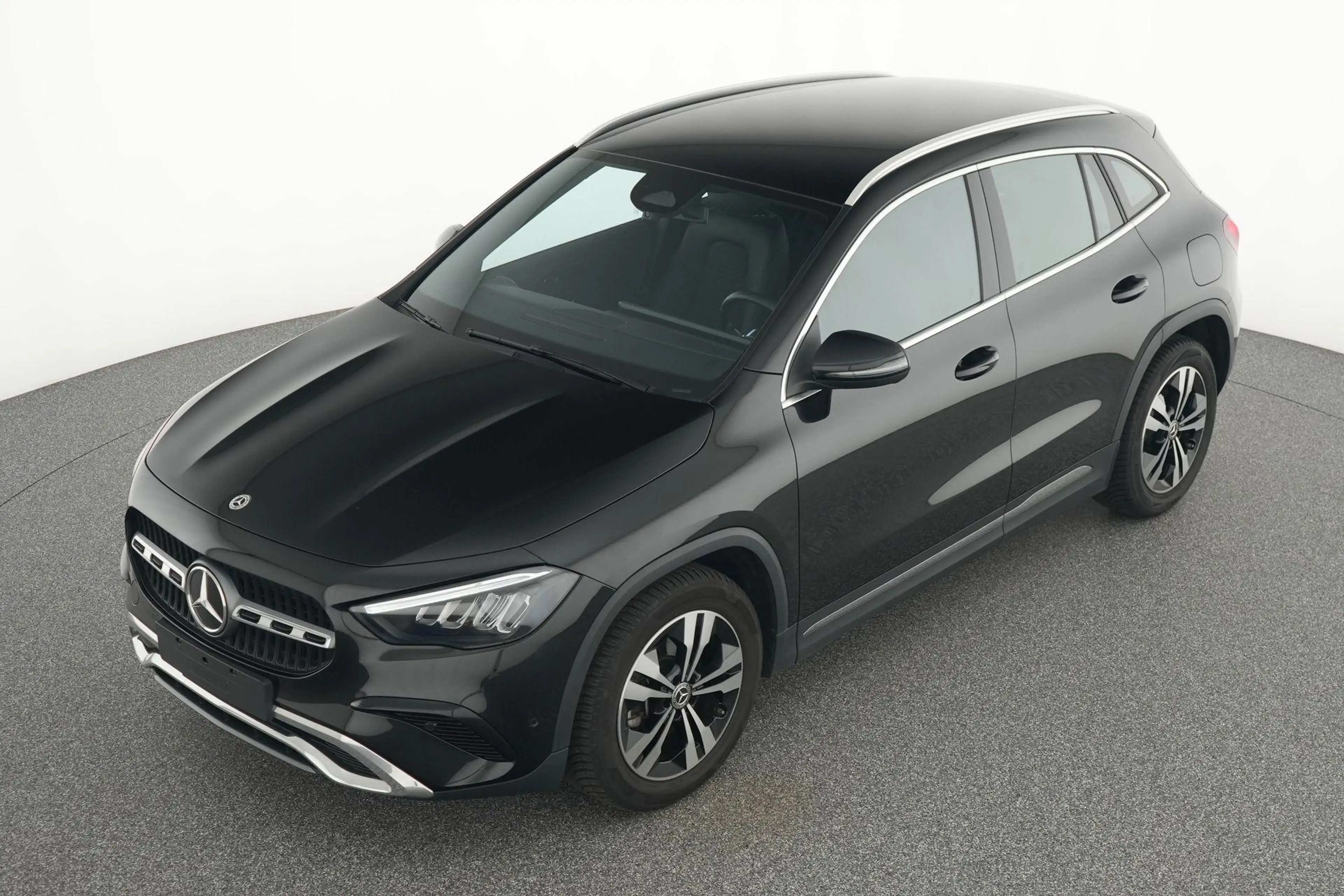 Mercedes-Benz GLA 180 Business Line — photo 11