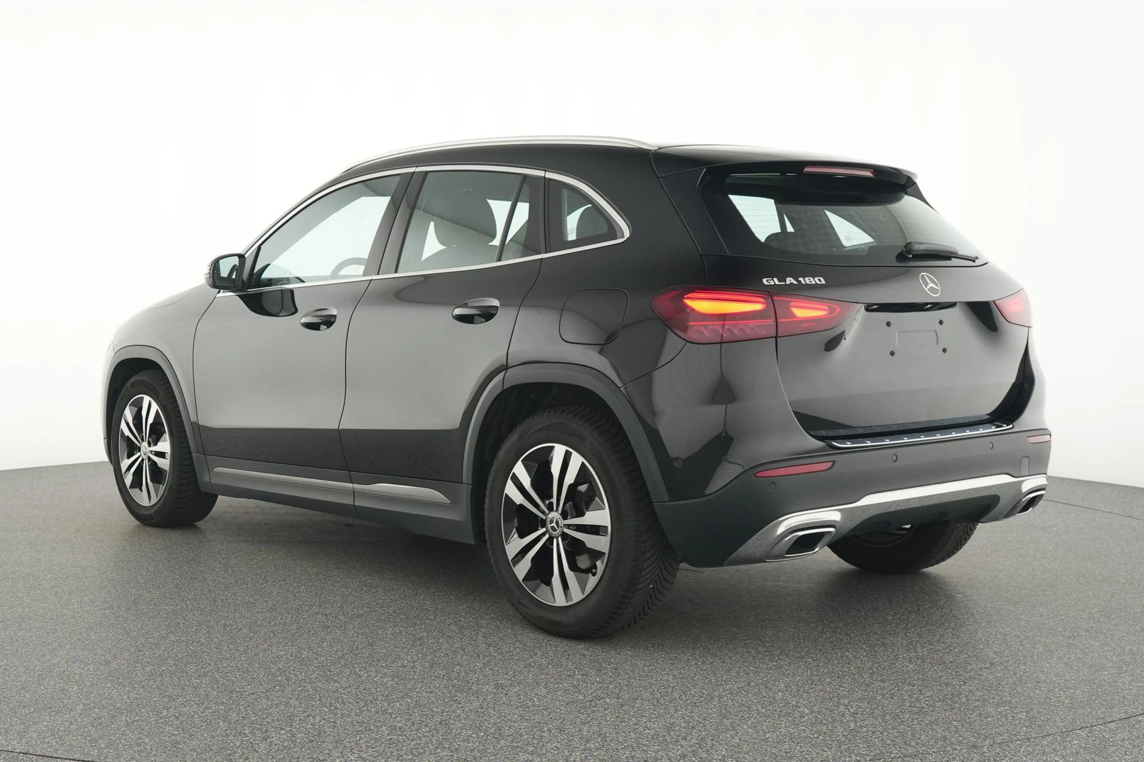 Mercedes-Benz GLA 180 Business Line — photo 3