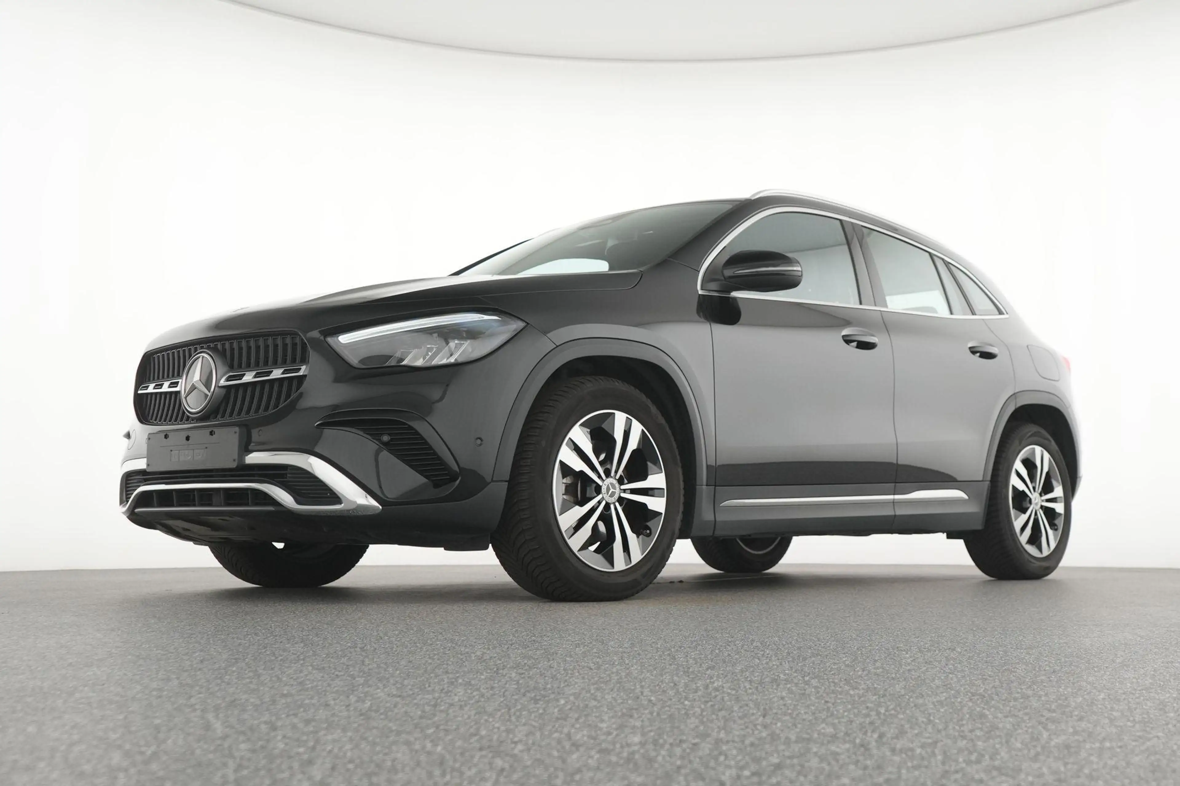 Mercedes-Benz GLA 180 Business Line — photo 10