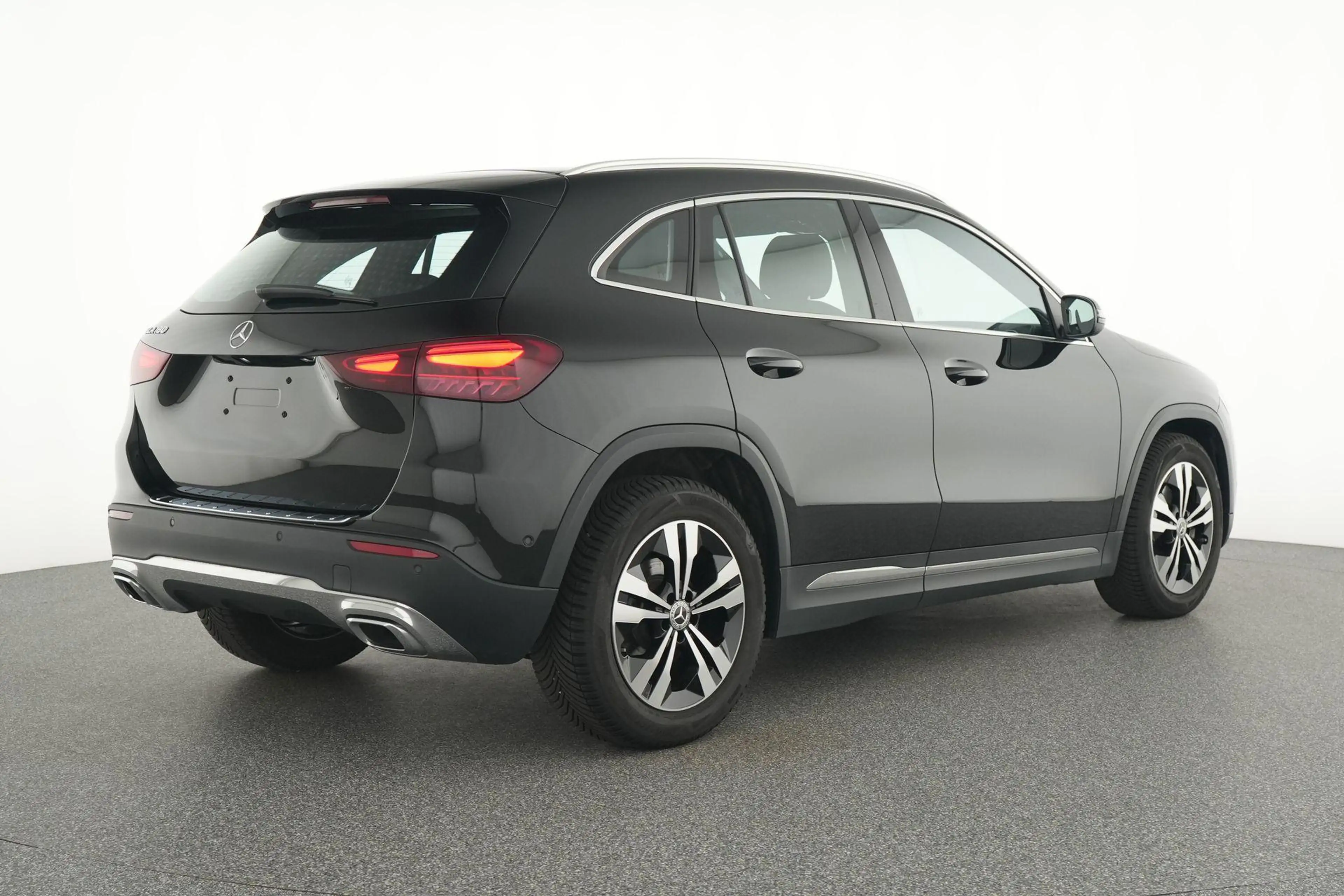 Mercedes-Benz GLA 180 Business Line — photo 4