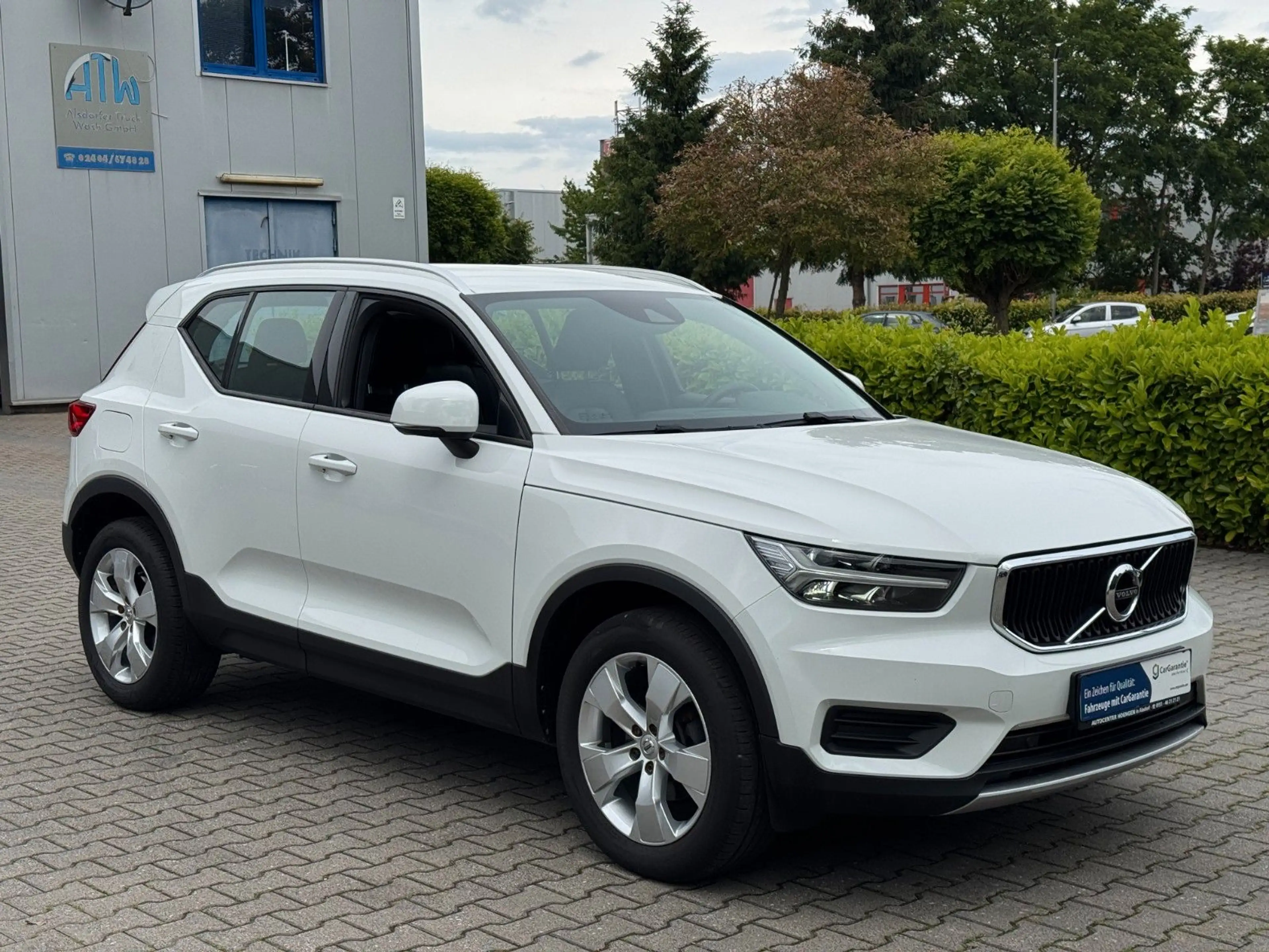Volvo XC40 Momentum 2WD Garantie *Leder* Navi*CarPlay