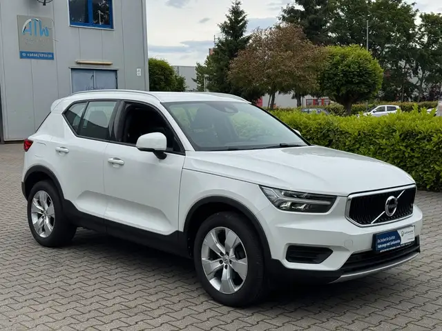 Volvo XC40 Momentum 2WD Garantie *Leder* Navi*CarPlay