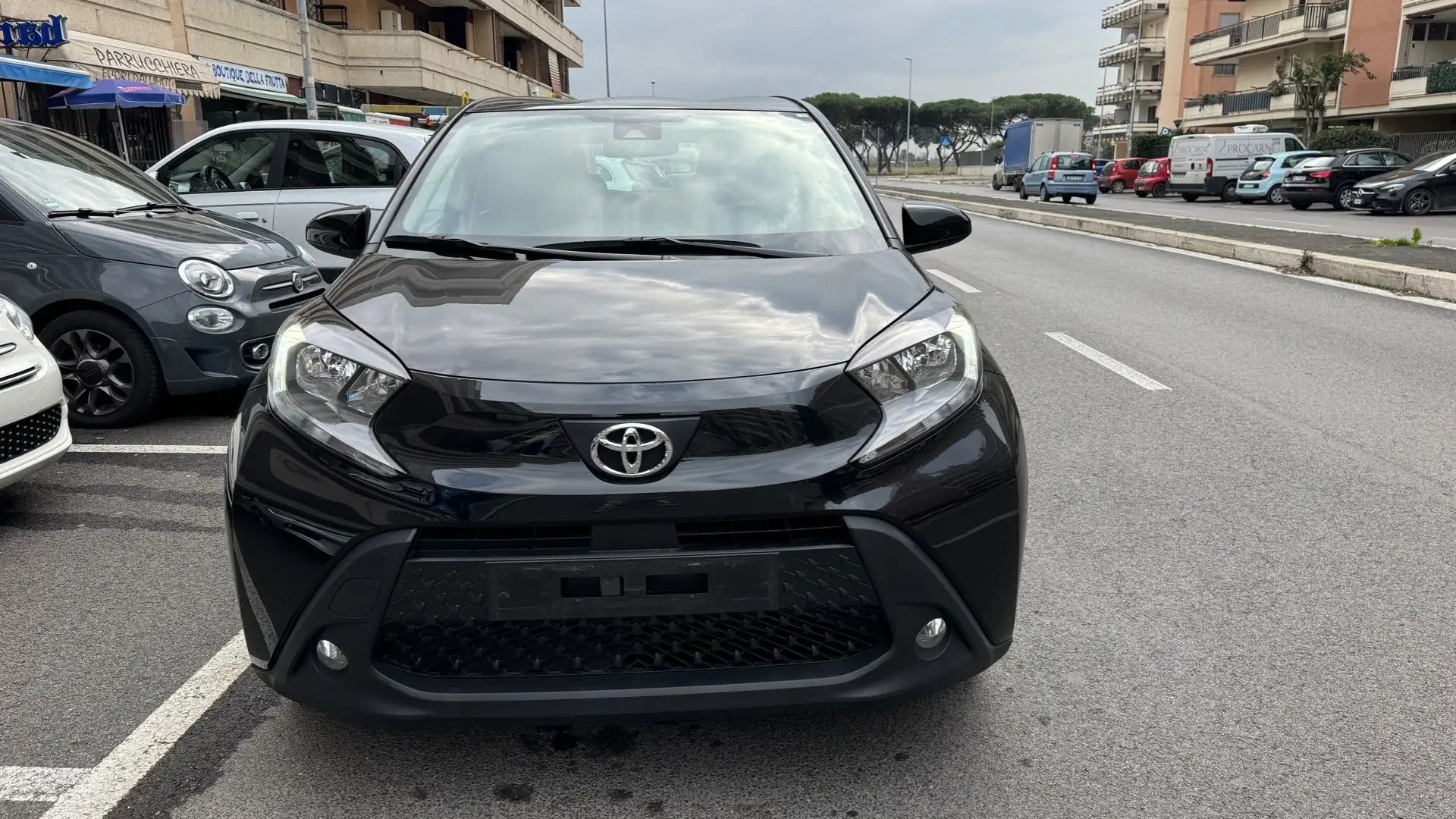 Toyota Aygo X 1.0 VVT-i 72 CV 5 porte Limited S-CVT X PLAY CAR Černá - 1