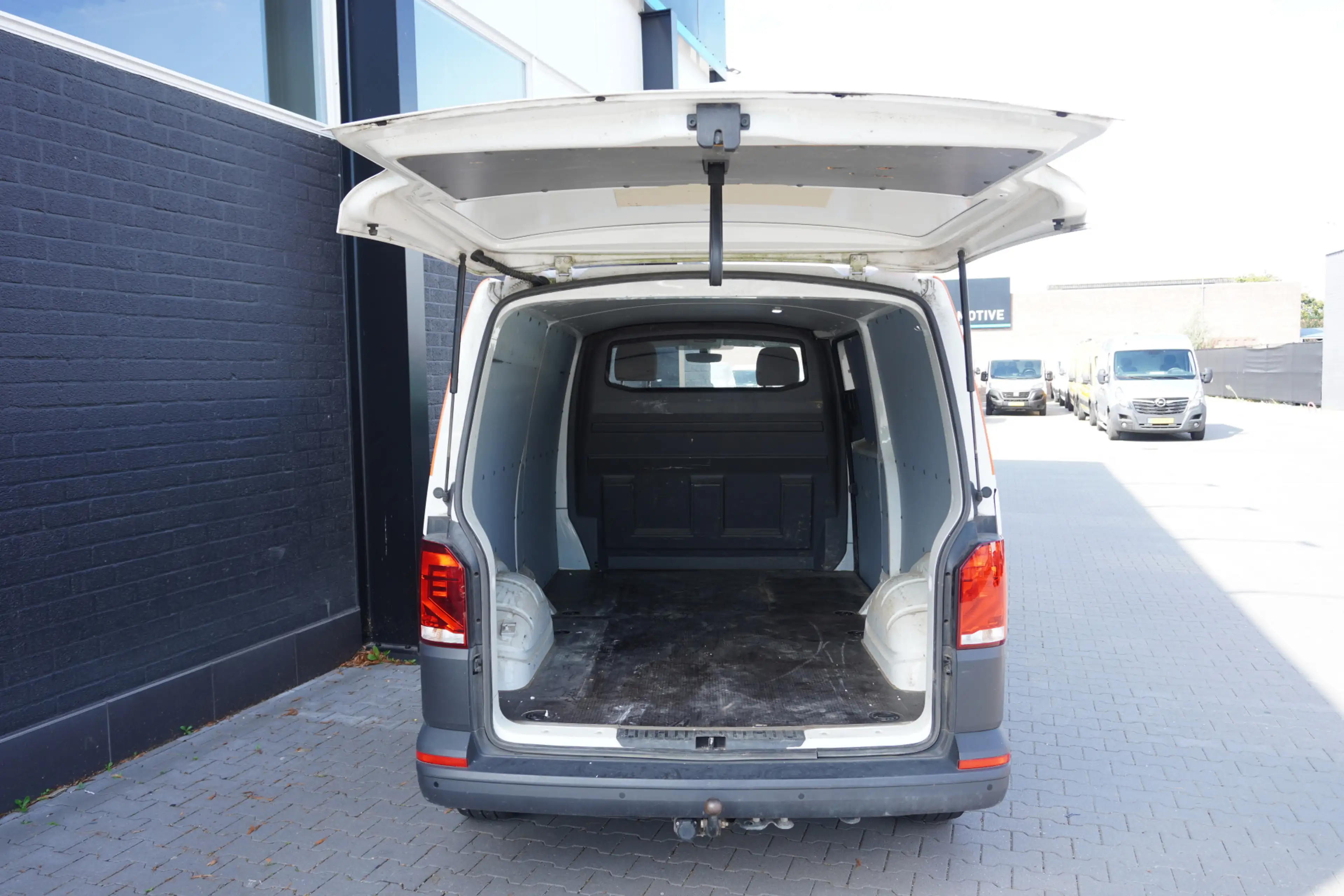 Volkswagen T6.1 Transporter 2.0 TDI L2 EURO 6 - Airco - Navi - Cruise - €13.95 — photo 9