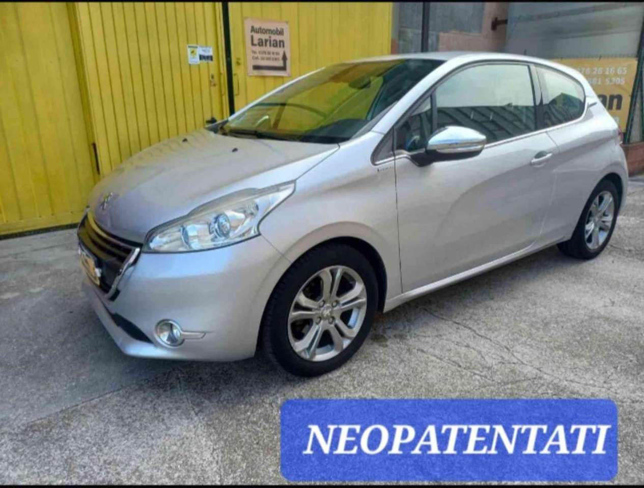 Peugeot 208 serie 1.2 VTi 82 CV 3 porte Allure  neopatentati