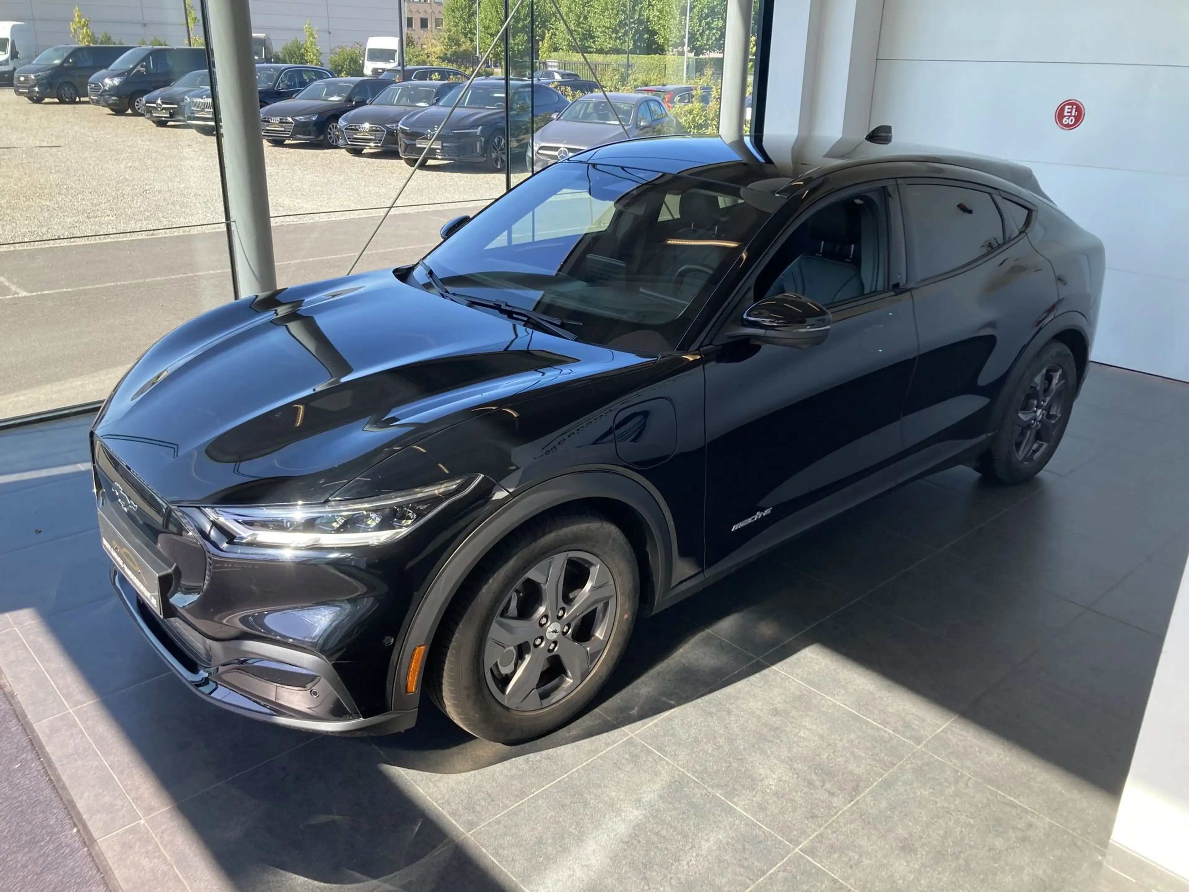 Ford Mustang Mach-E EXTENDED RANGE RWD AUTOMAAT 99 KWH PANO DAK  28000KM!!! — photo 3