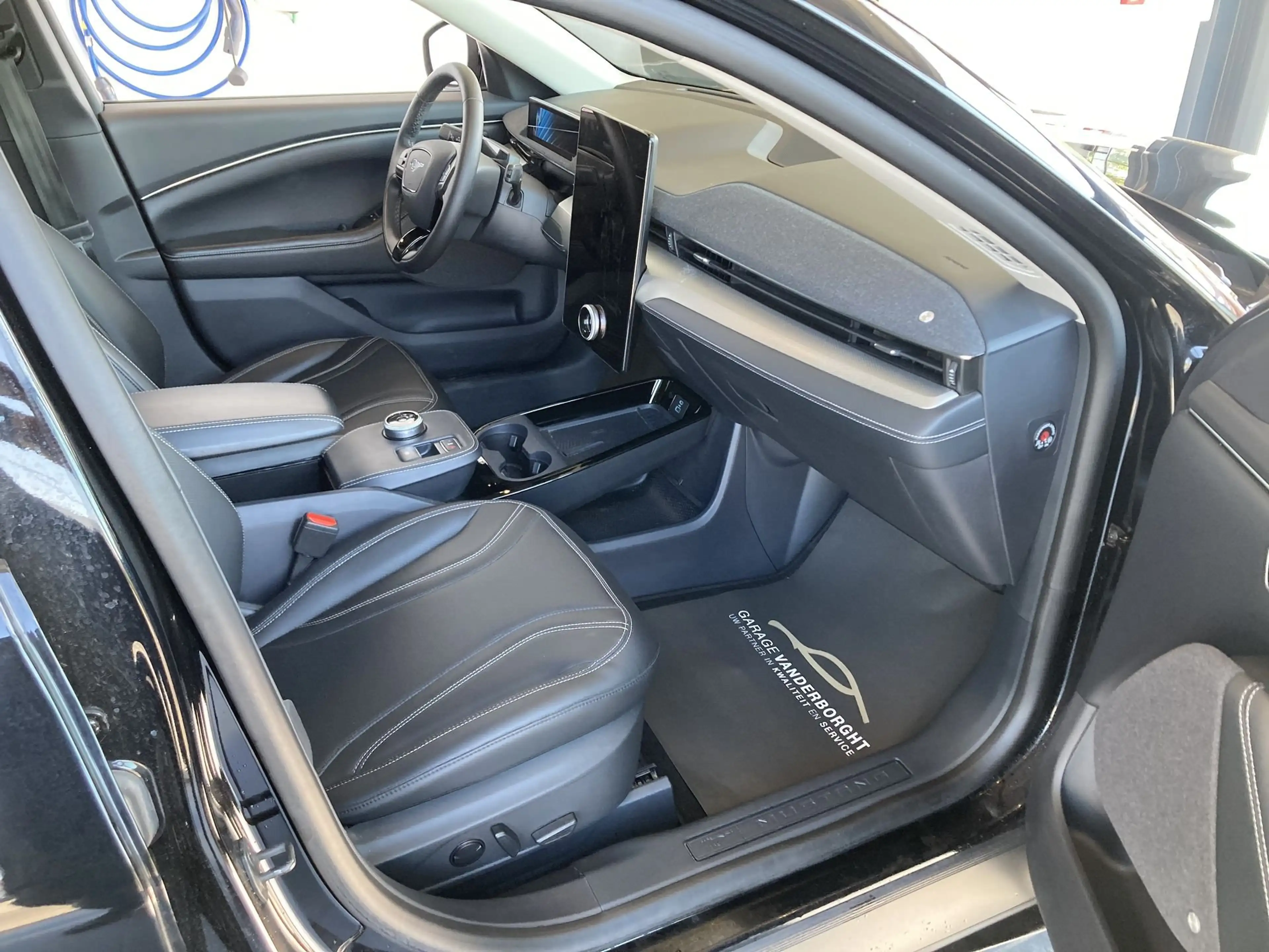 Ford Mustang Mach-E EXTENDED RANGE RWD AUTOMAAT 99 KWH PANO DAK  28000KM!!! — photo 8