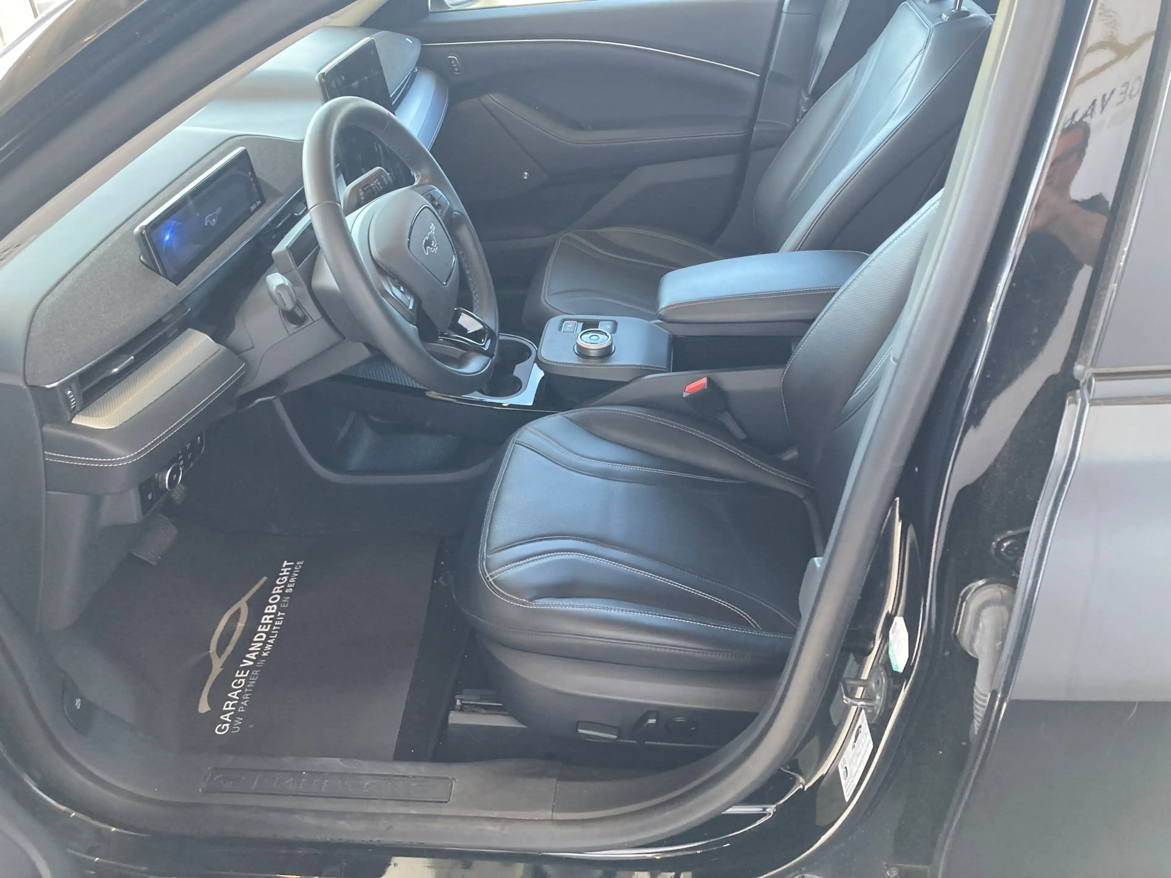 Ford Mustang Mach-E EXTENDED RANGE RWD AUTOMAAT 99 KWH PANO DAK  28000KM!!! — photo 9