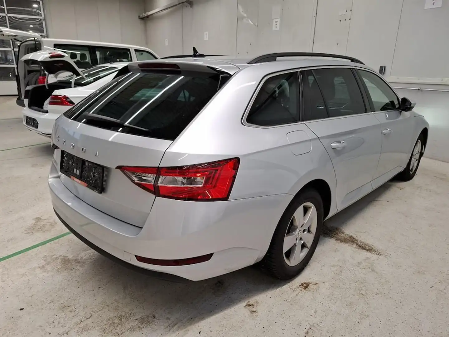 Skoda Superb Kombi 2.0 TDI DSG ** Business Paket ** ACC * DAB Gris - 2
