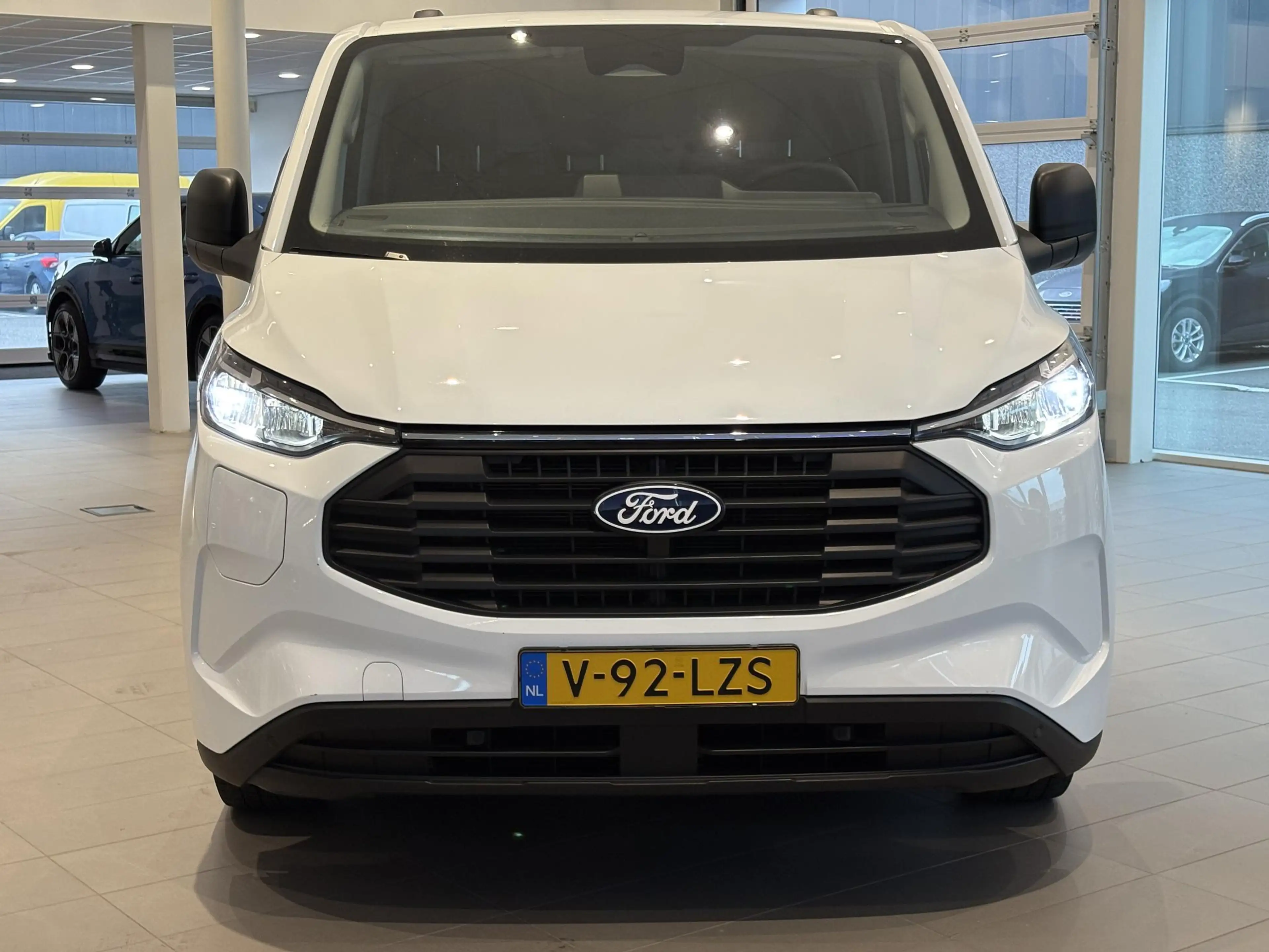 Ford Transit Custom 320 2.5 PHEV L1H1 Trend | CAMERA | CARPLAY — photo 2