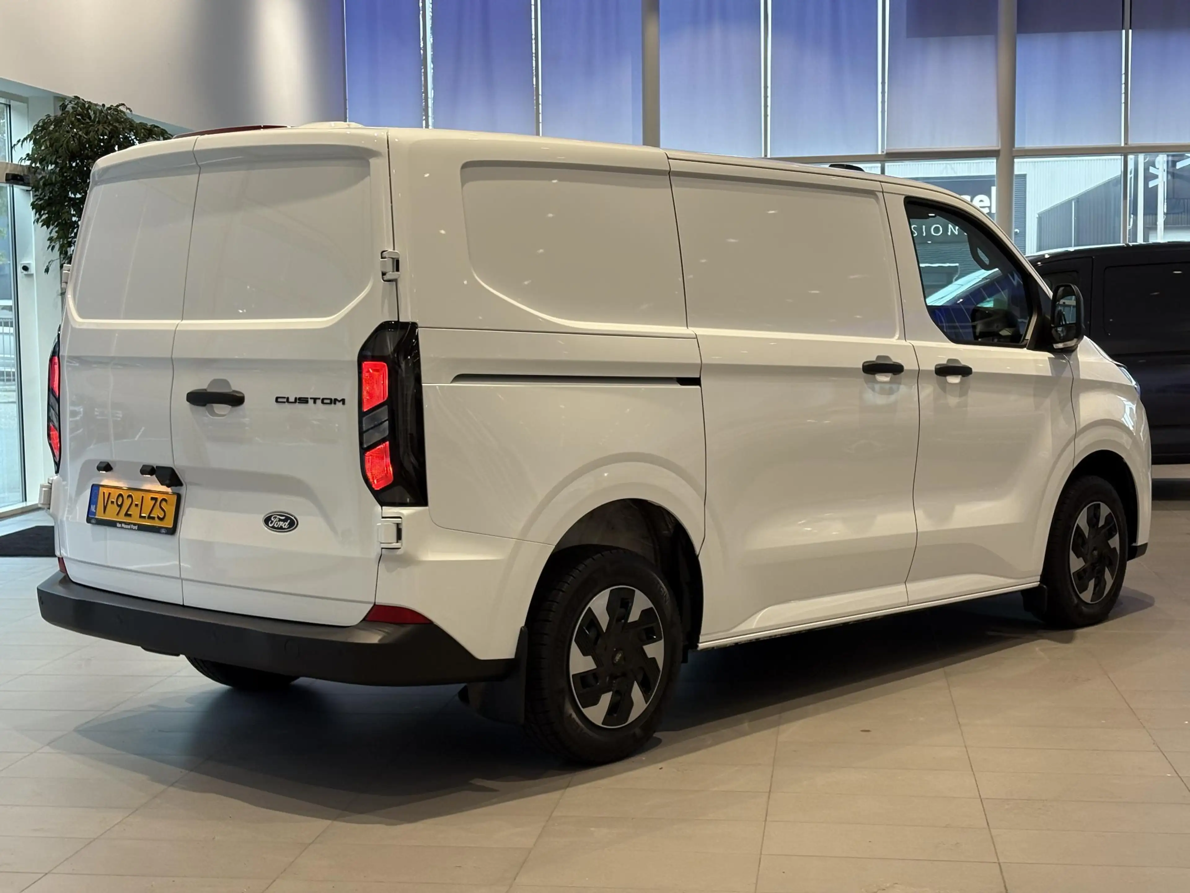 Ford Transit Custom 320 2.5 PHEV L1H1 Trend | CAMERA | CARPLAY — photo 4