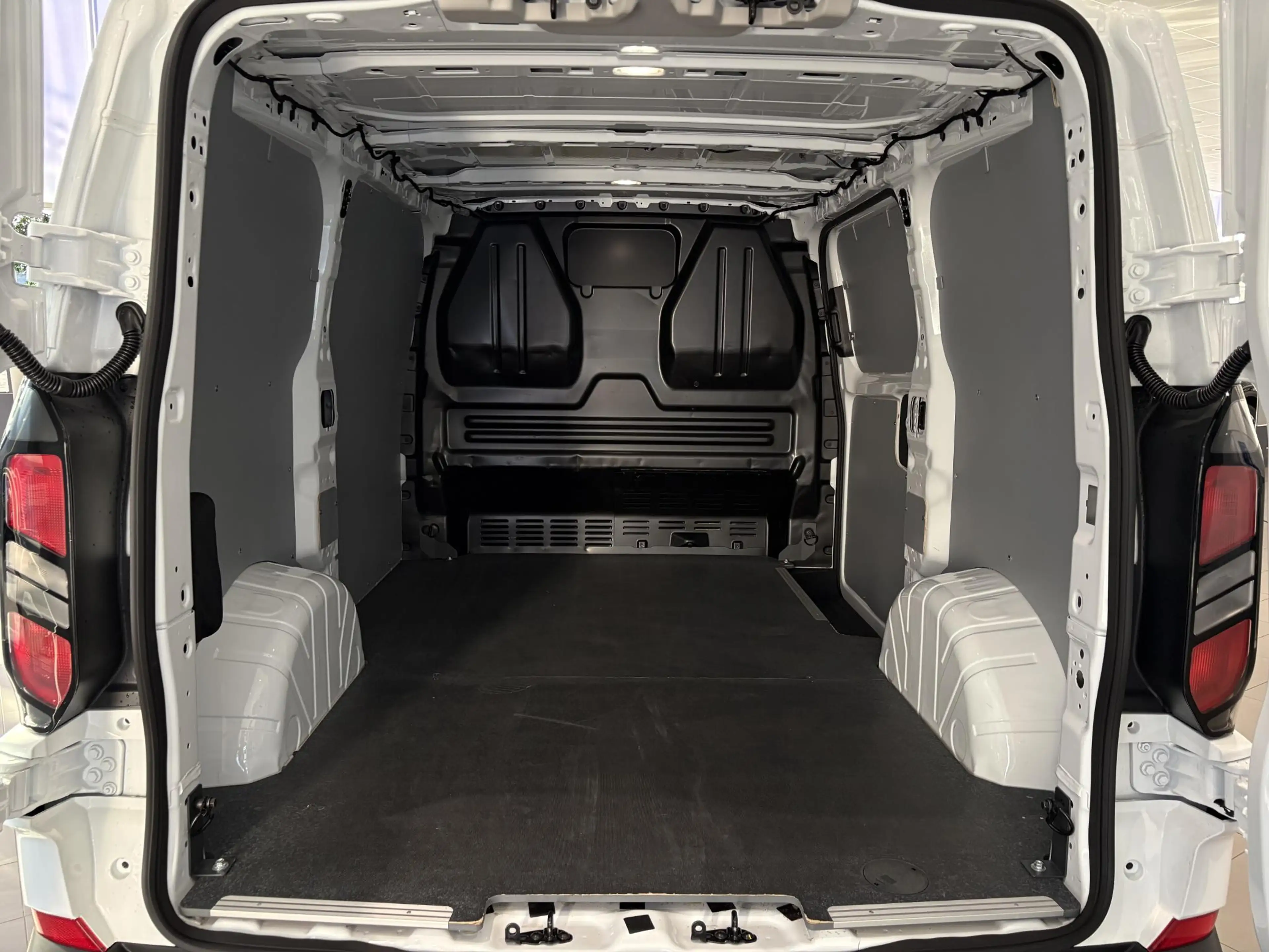 Ford Transit Custom 320 2.5 PHEV L1H1 Trend | CAMERA | CARPLAY — photo 15