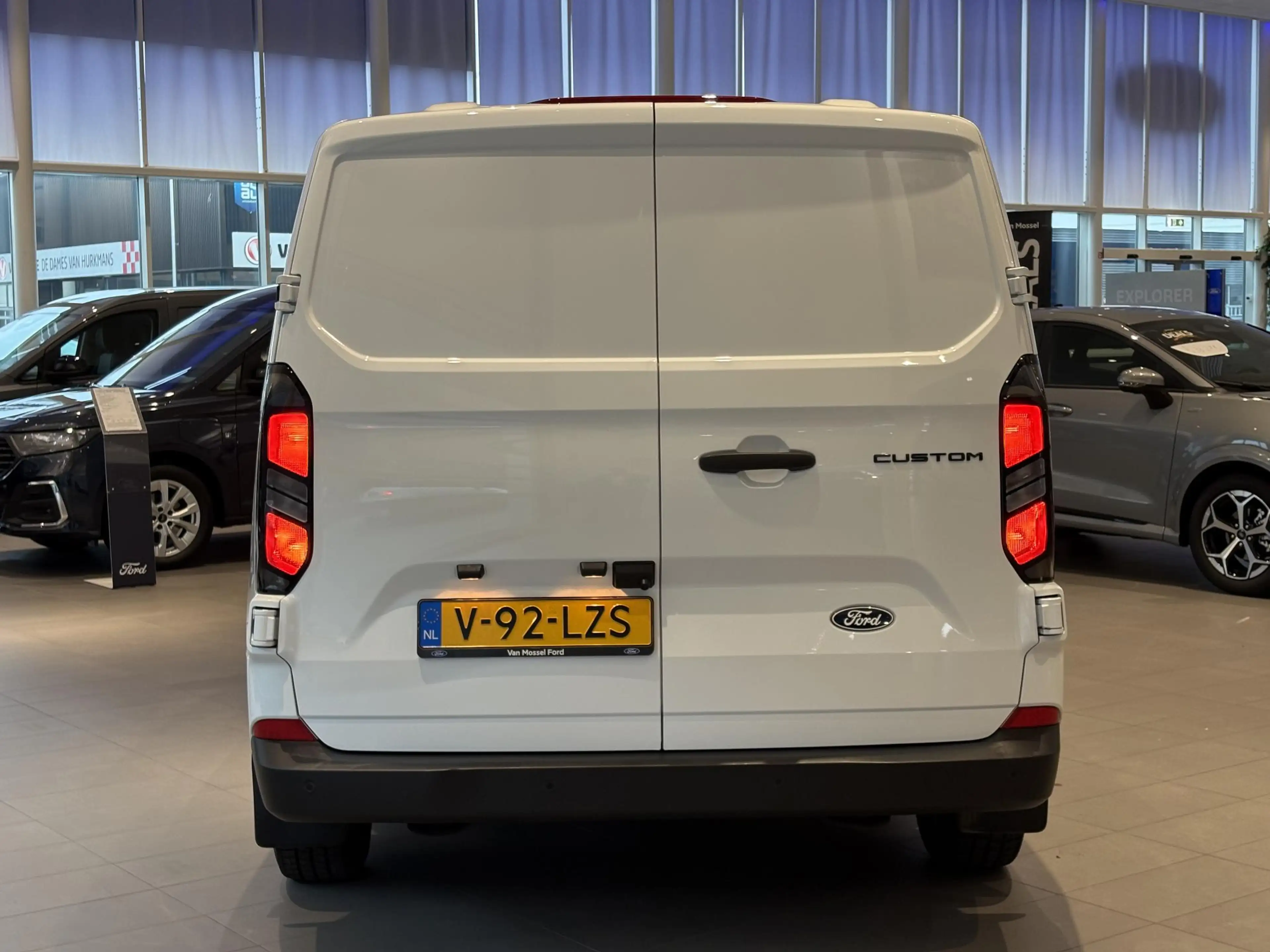 Ford Transit Custom 320 2.5 PHEV L1H1 Trend | CAMERA | CARPLAY — photo 5