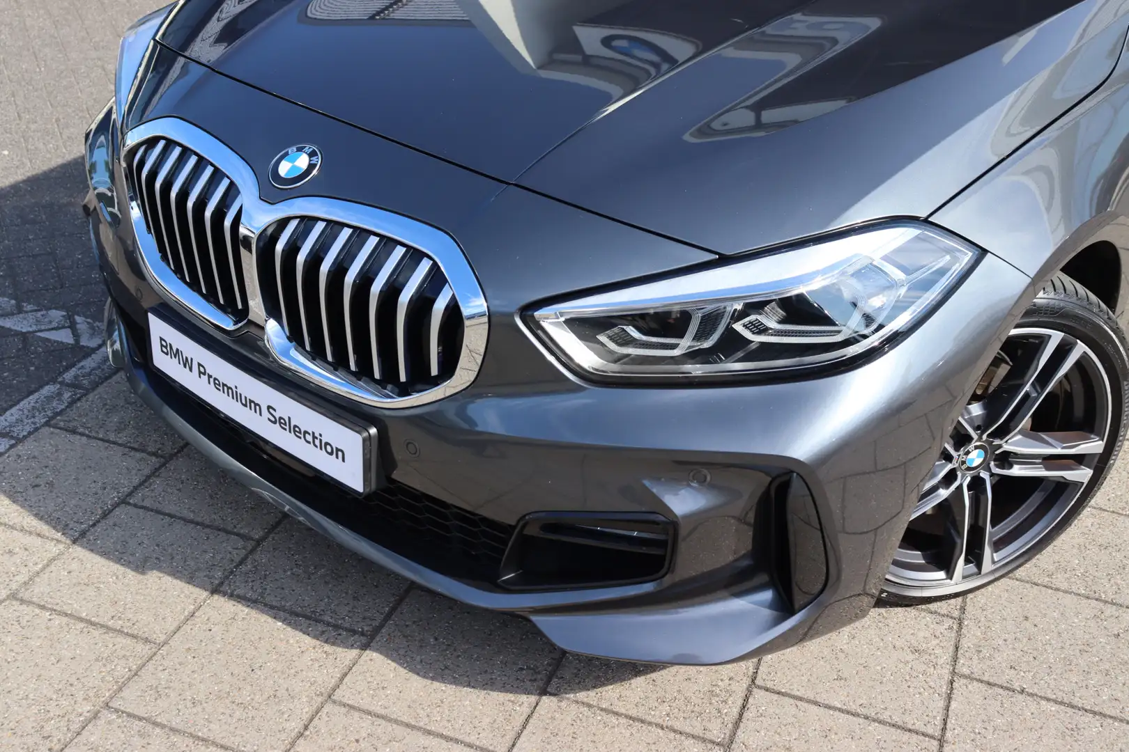BMW 118 1 Serie 118i High Executive M Sport Automaat / Ach Grijs - 2