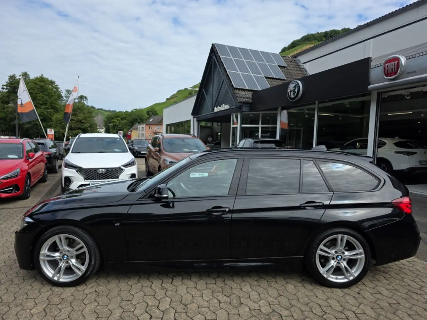 BMW 320 d Touring M Sport Shadow LED RFK Navi M Paket Schwarz - 2
