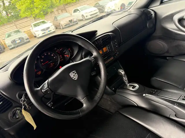 Porsche 911 view 12