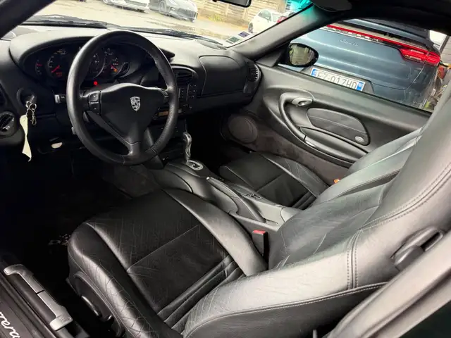 Porsche 911 view 13