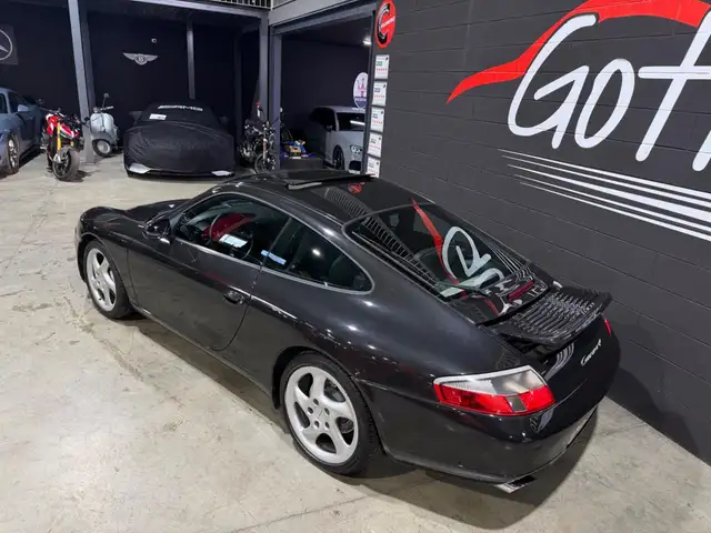 Porsche 911 view 5