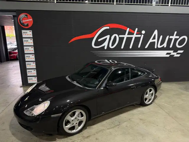 Porsche 911 view 4